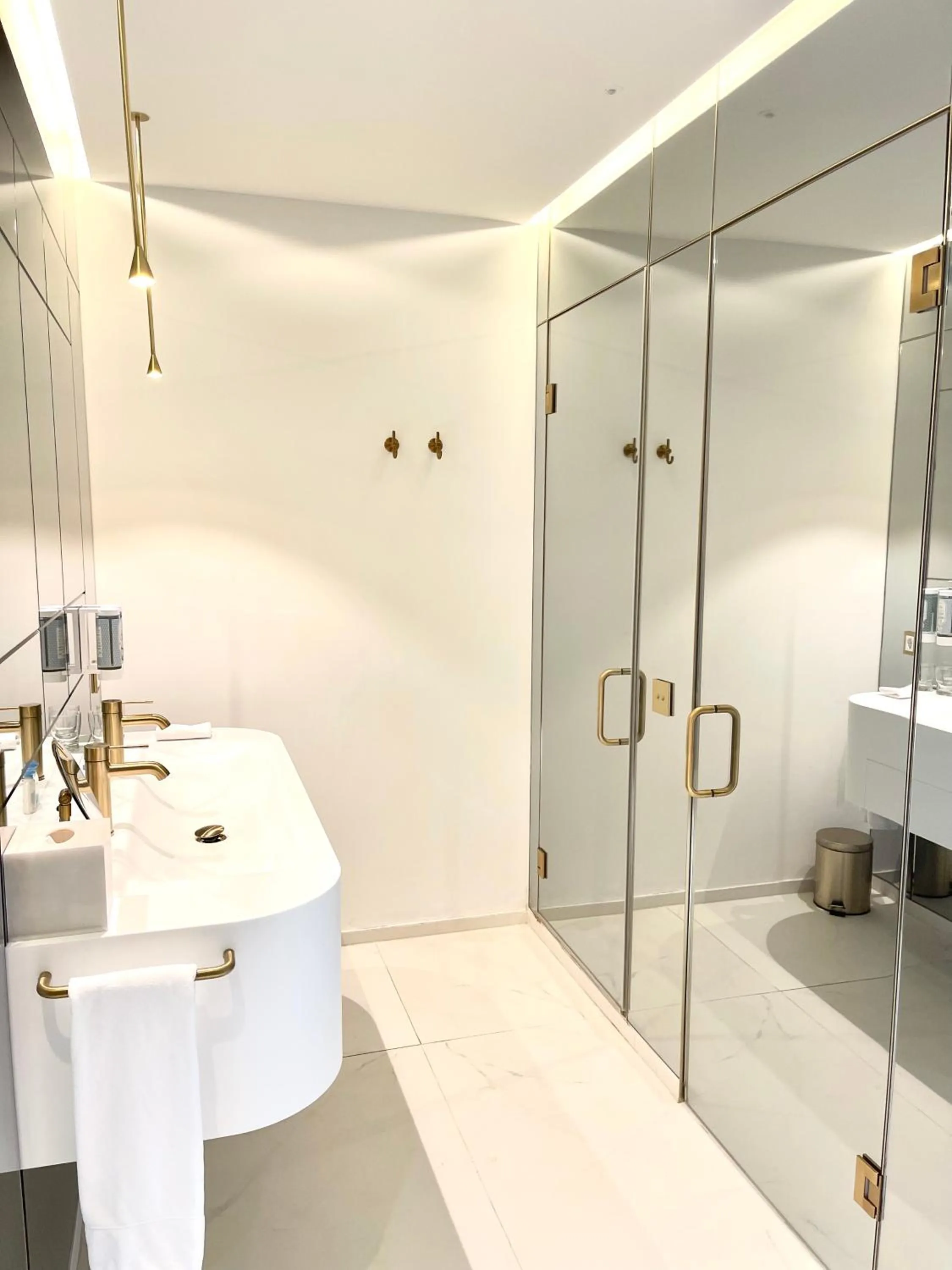 Bathroom in MONDRIAN Luxury Suites & Apartments Market Square IV