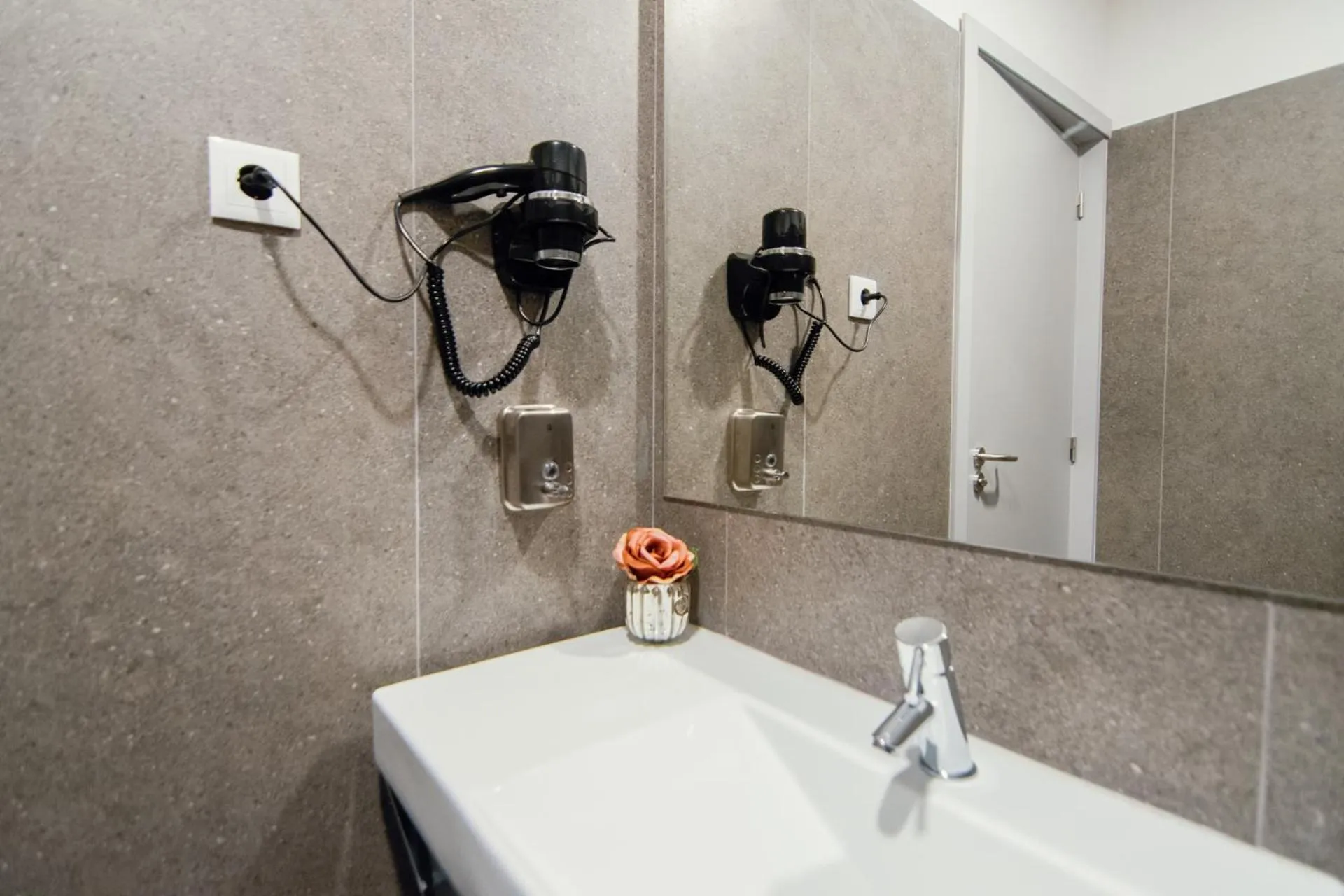 Bathroom in HI Braga - Pousada de Juventude