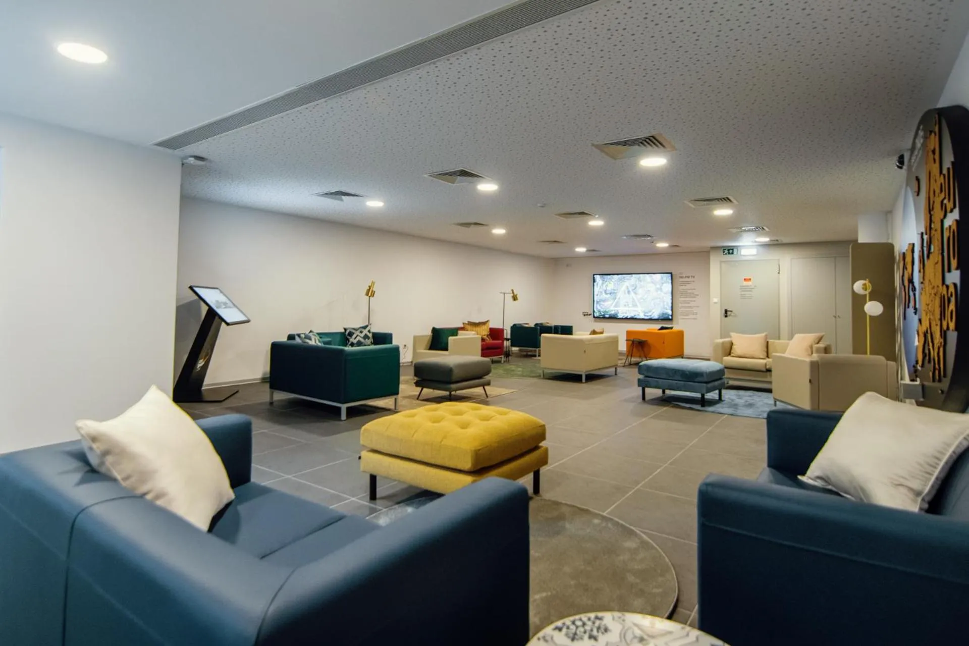 Living room in HI Braga - Pousada de Juventude