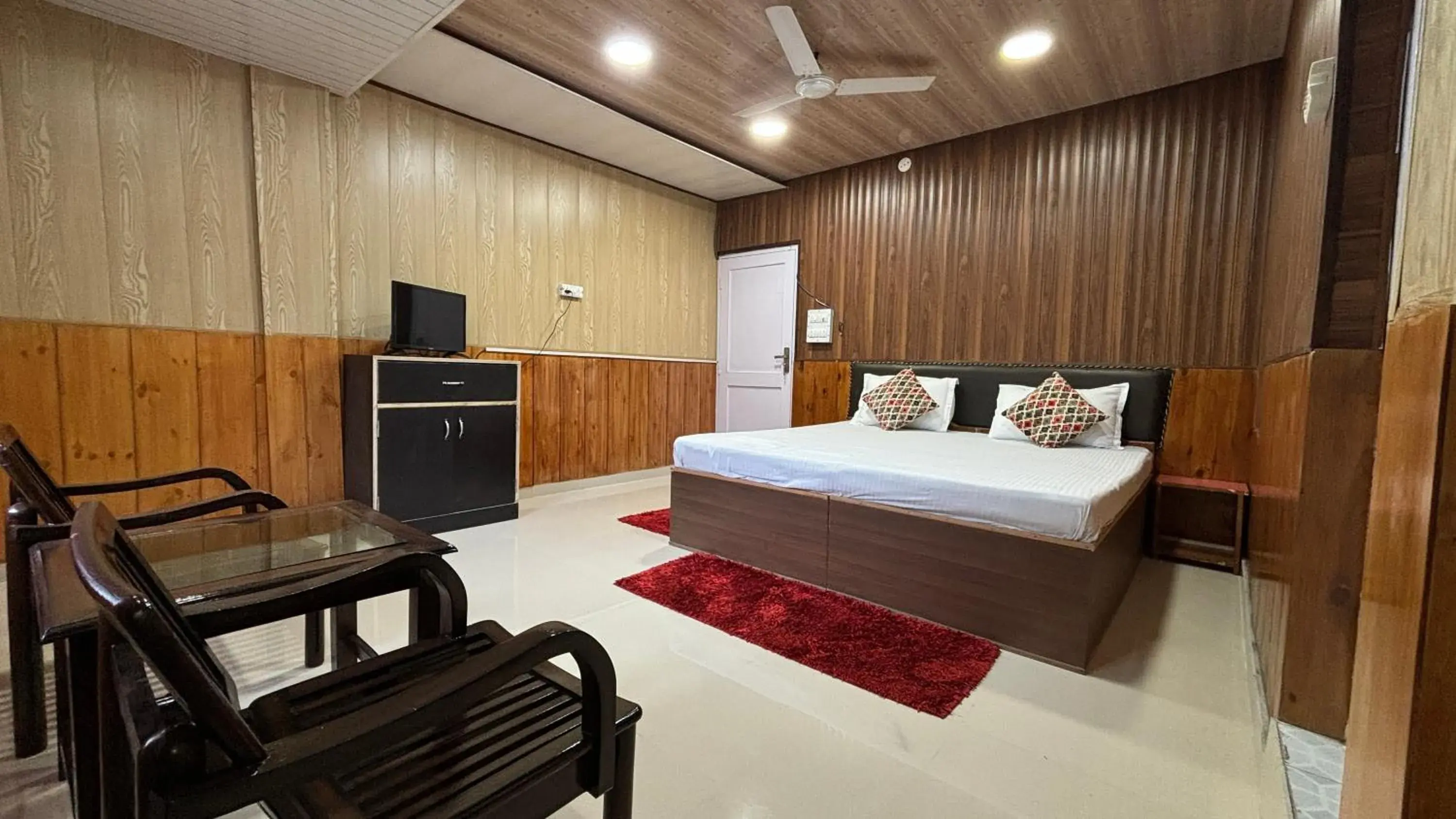 Budget Room with Balcony in Hotel Ekant Lodge Budget Room with Balcony in Hotel Ekant Lodge