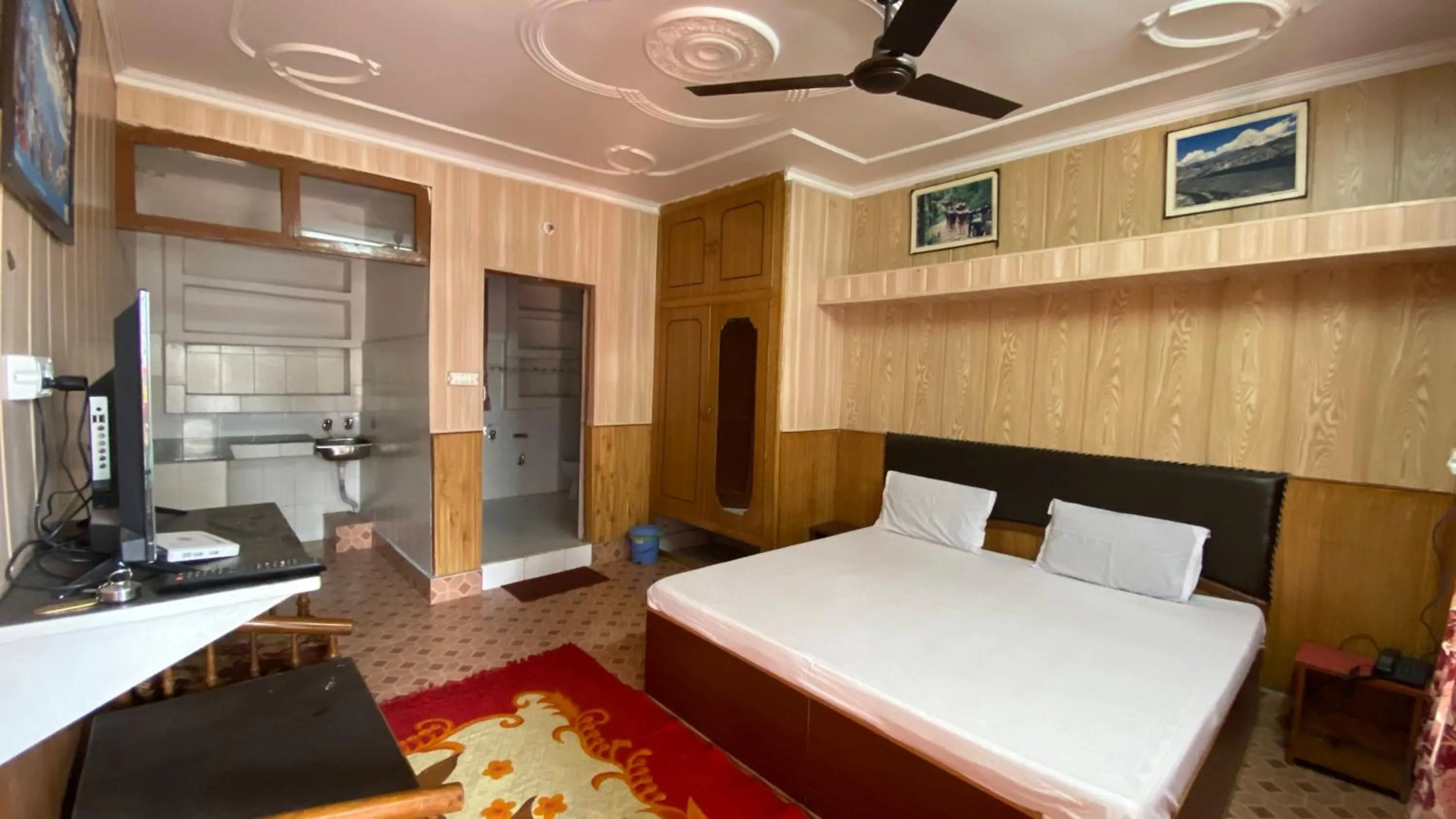 Bed in Hotel Ekant Lodge