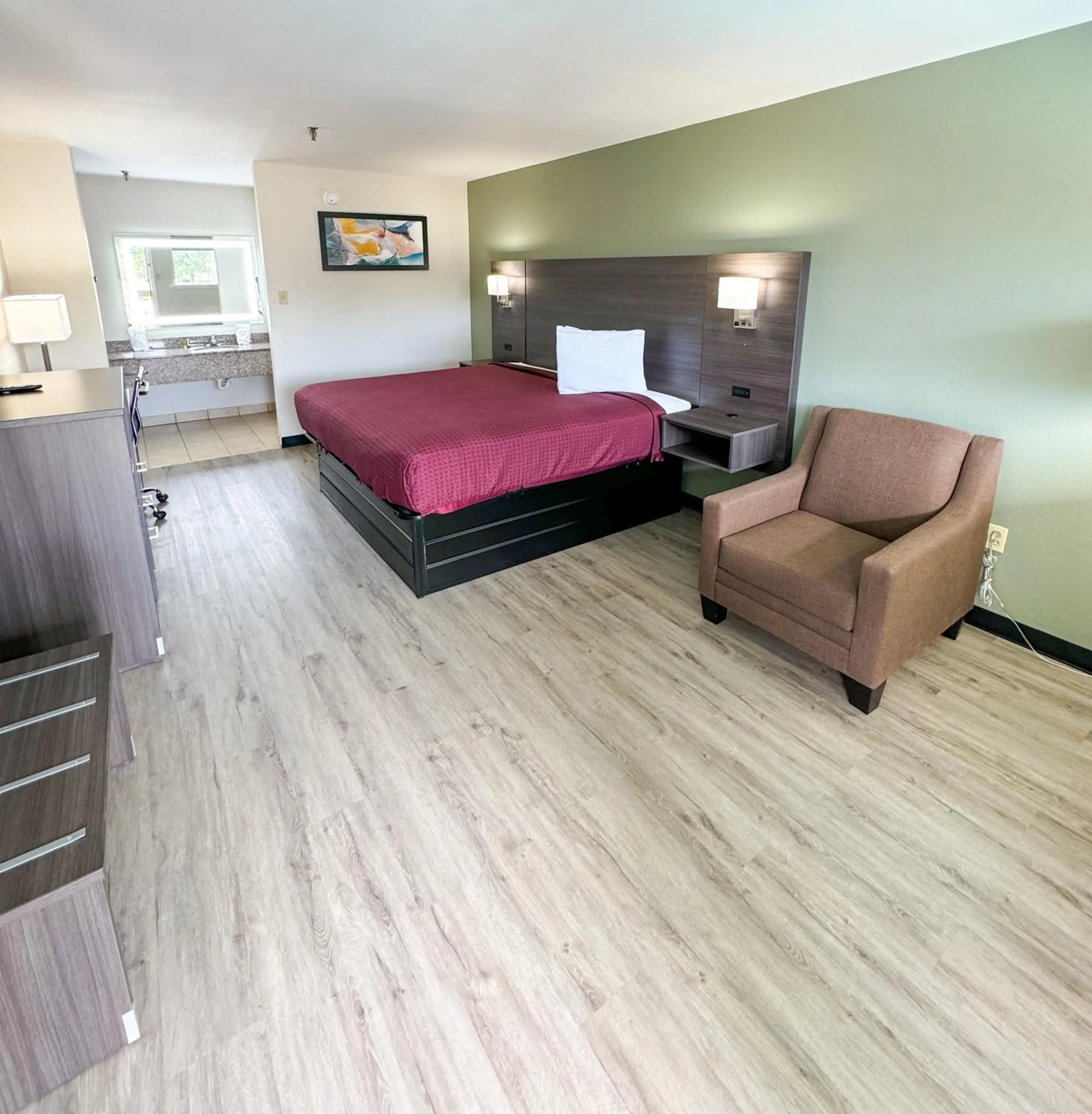 Standard King Room in Quality Inn Harvey - New Orleans