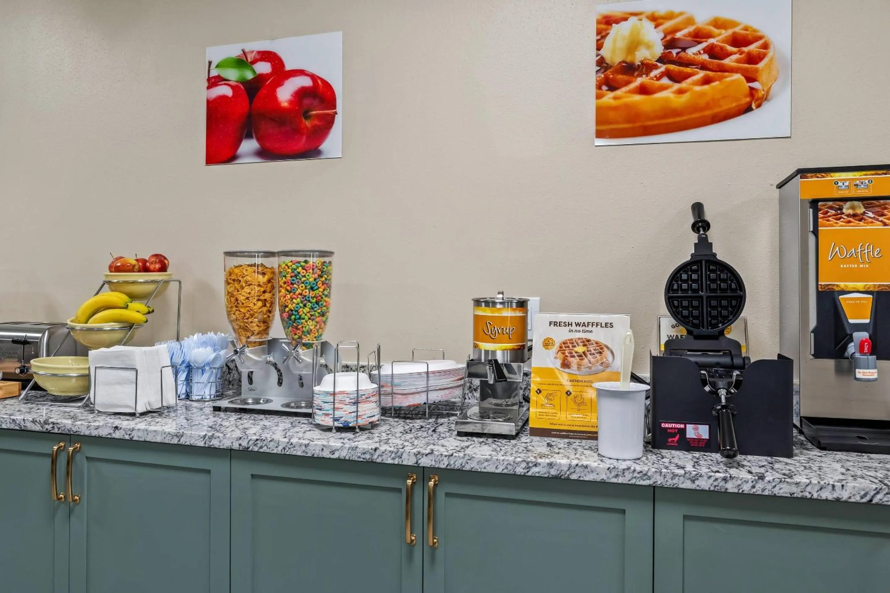 Breakfast in Quality Inn Harvey - New Orleans