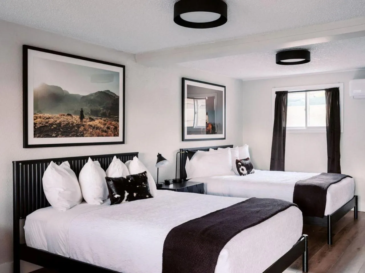 Bedroom, Bed in Western Lodge