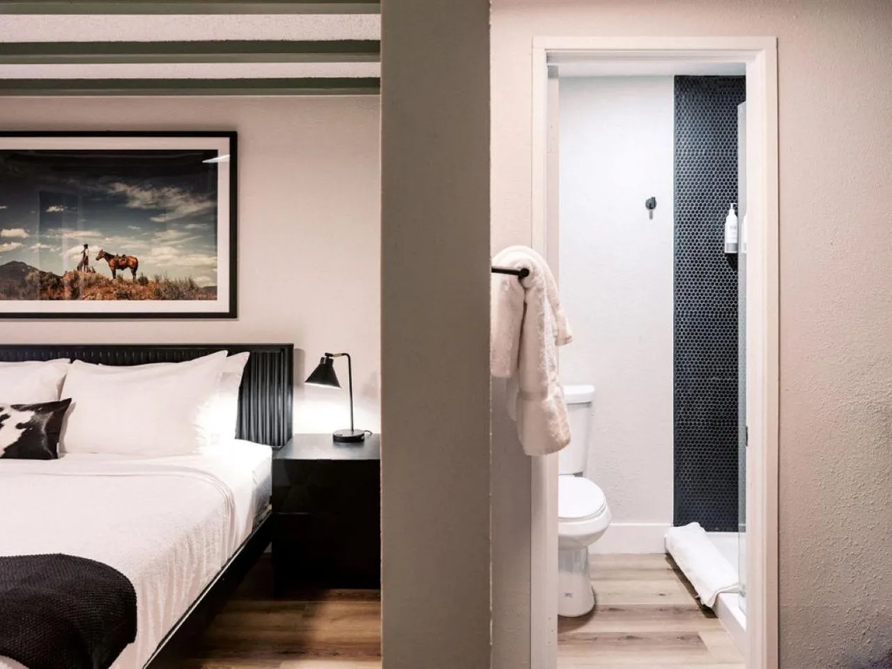 Bathroom, Bed in Western Lodge