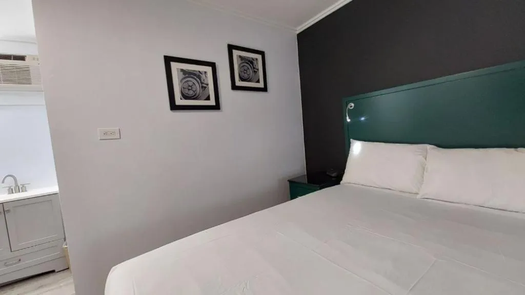 Bed in Village Motel