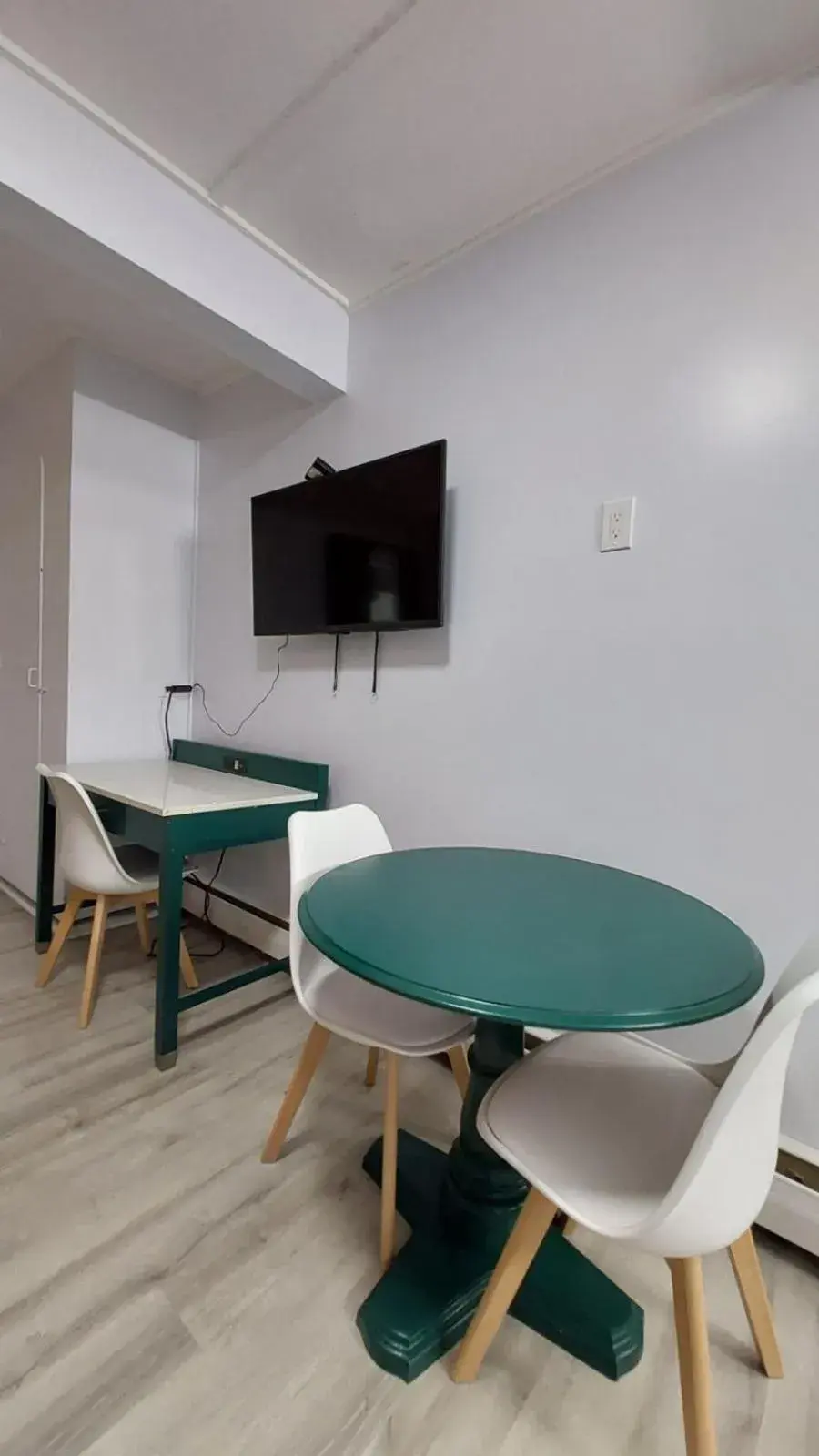 King Room with Garden View - single occupancy in Village Motel King Room with Garden View - single occupancy in Village Motel