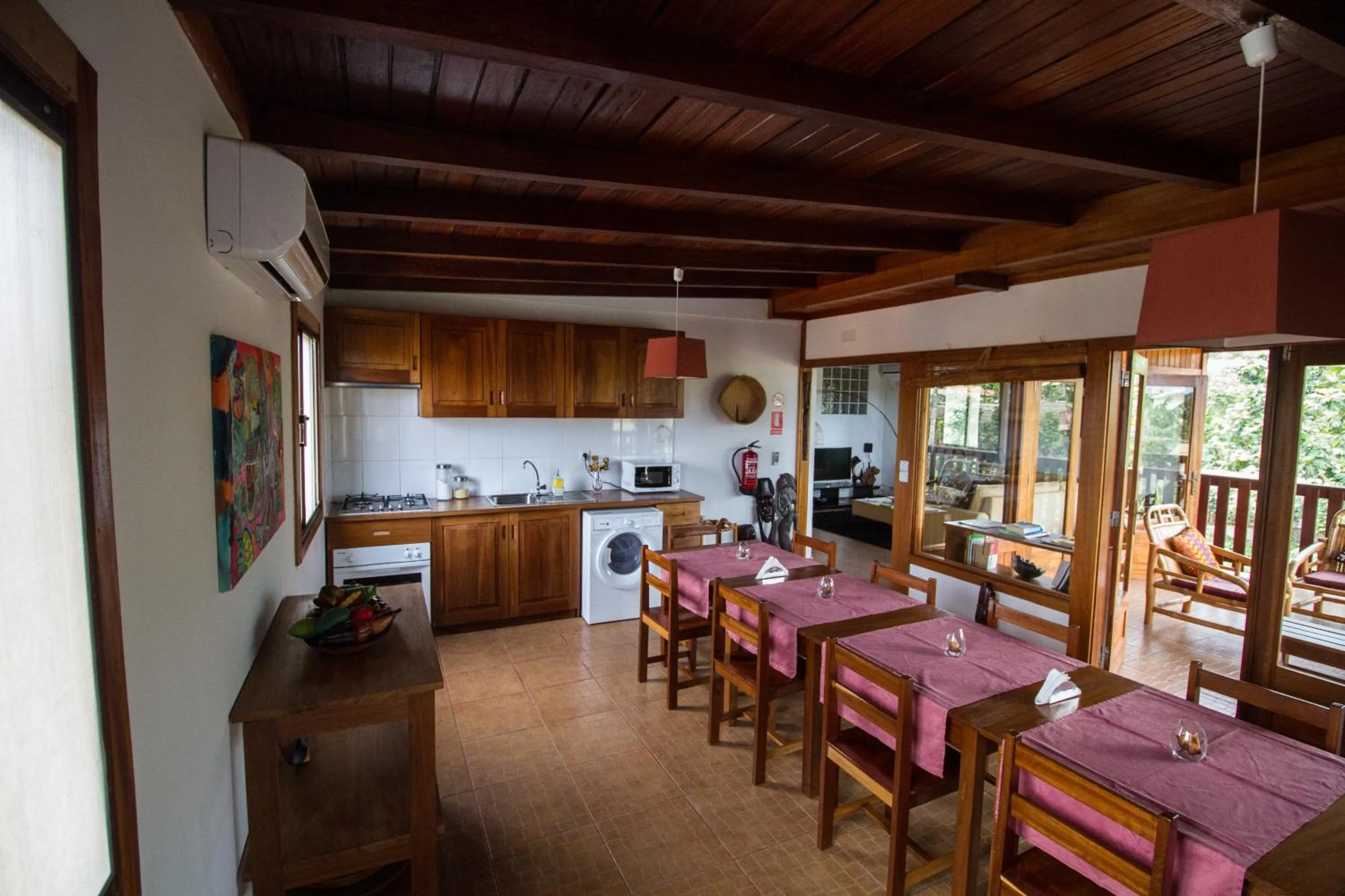 Communal kitchen in Sweet Guest House
