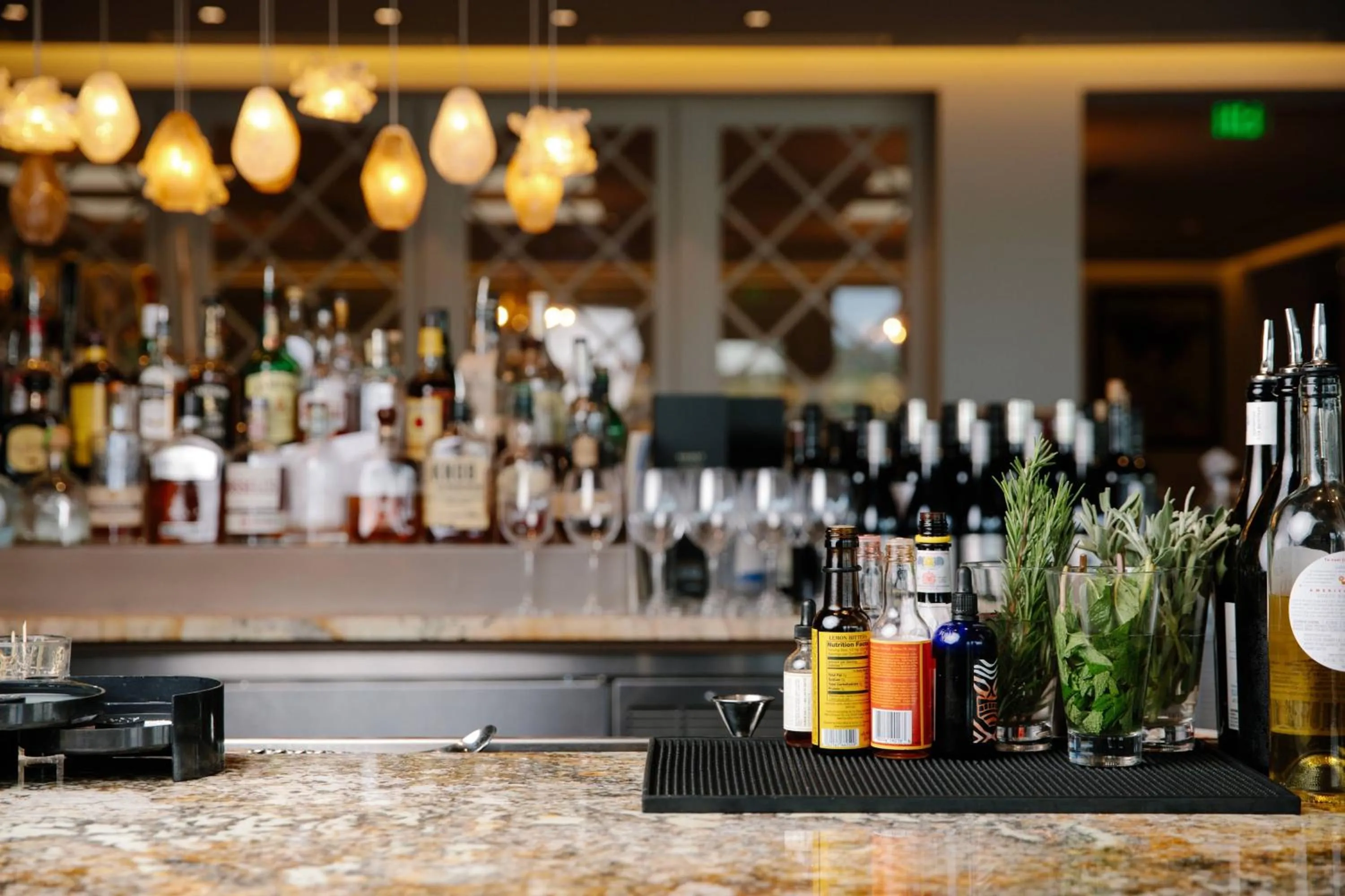 Lounge or bar in Grand Bohemian Mountain Brook, Autograph Collection