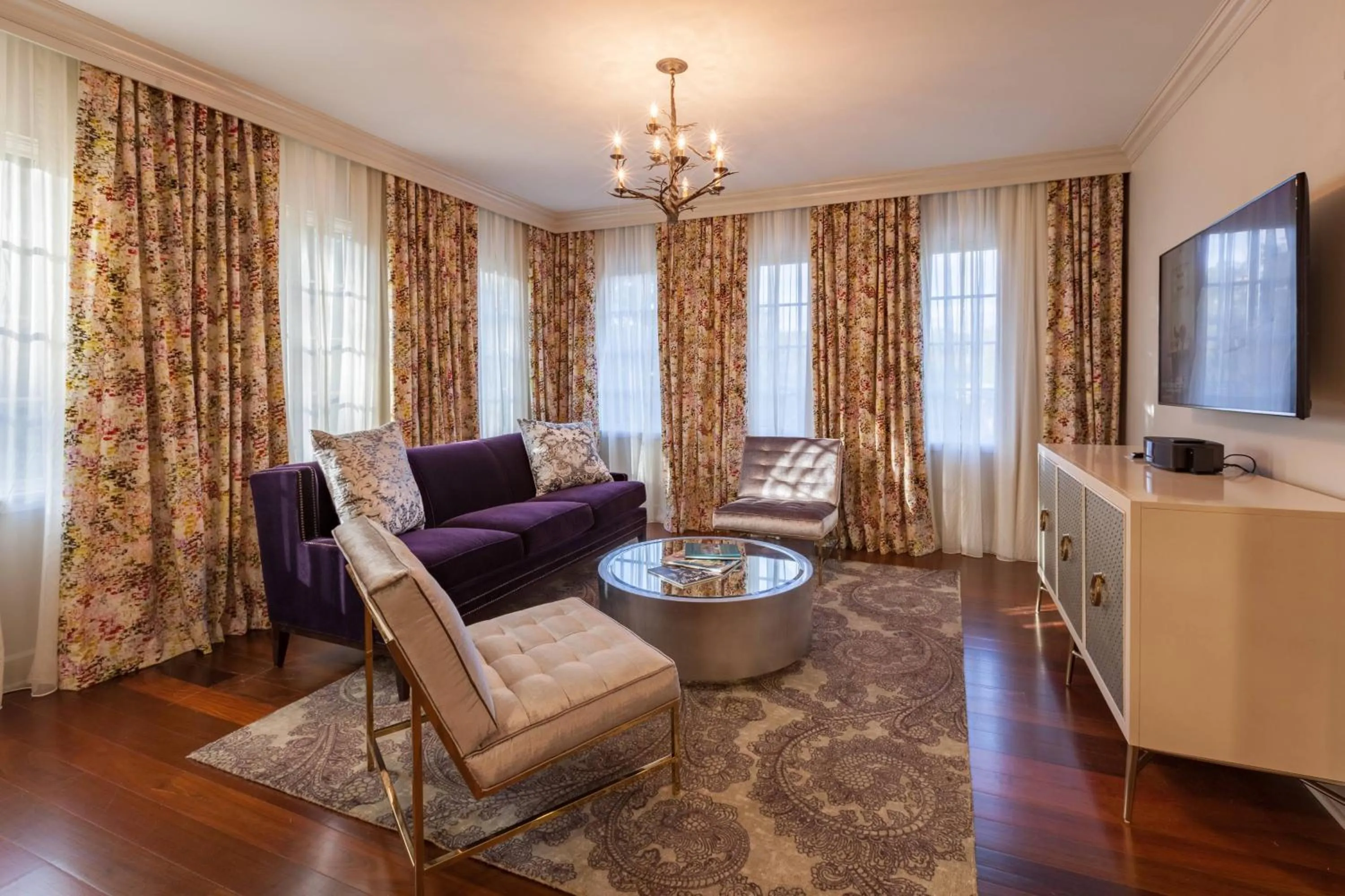 Living room in Grand Bohemian Mountain Brook, Autograph Collection