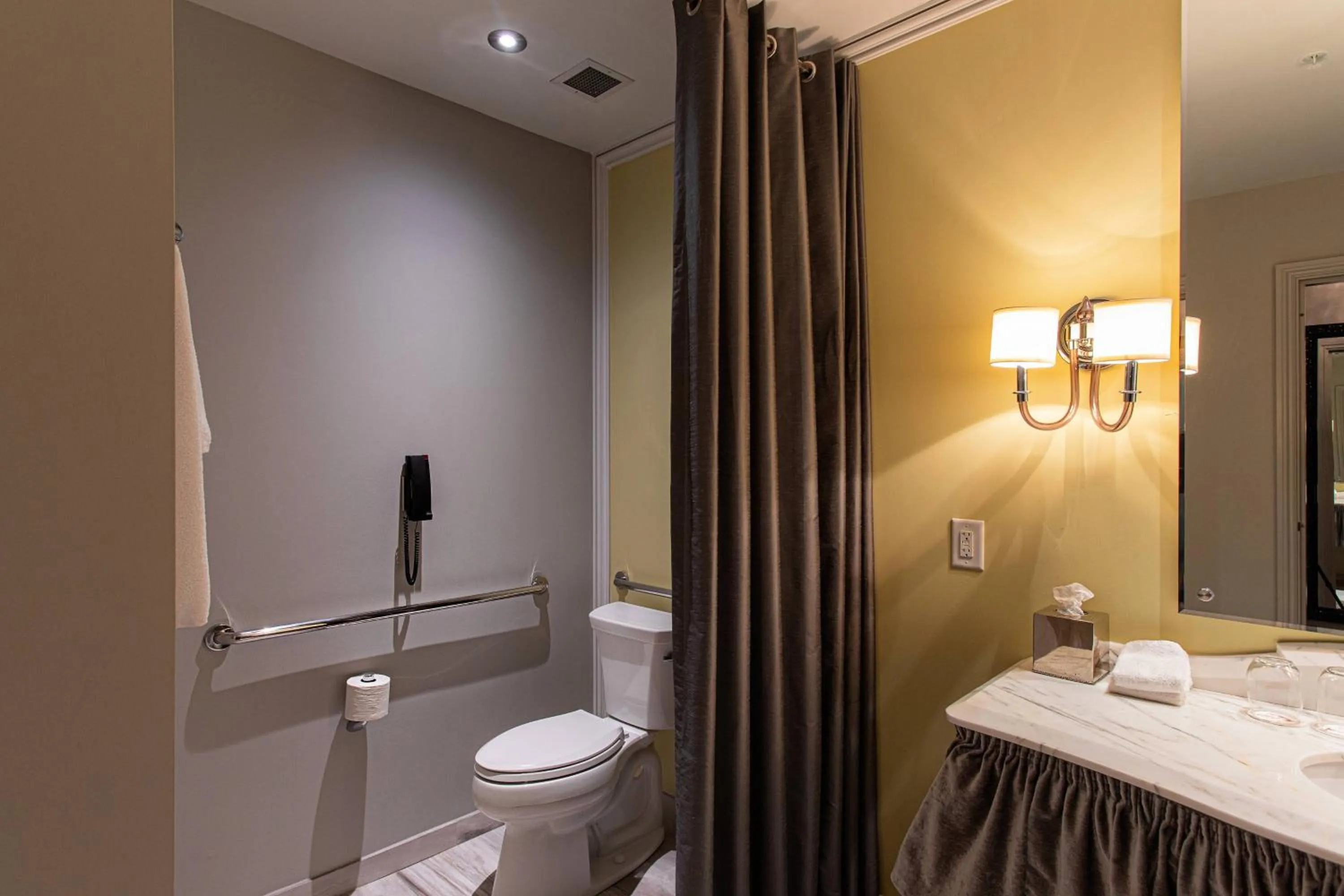 Bathroom in Grand Bohemian Charleston, Autograph Collection