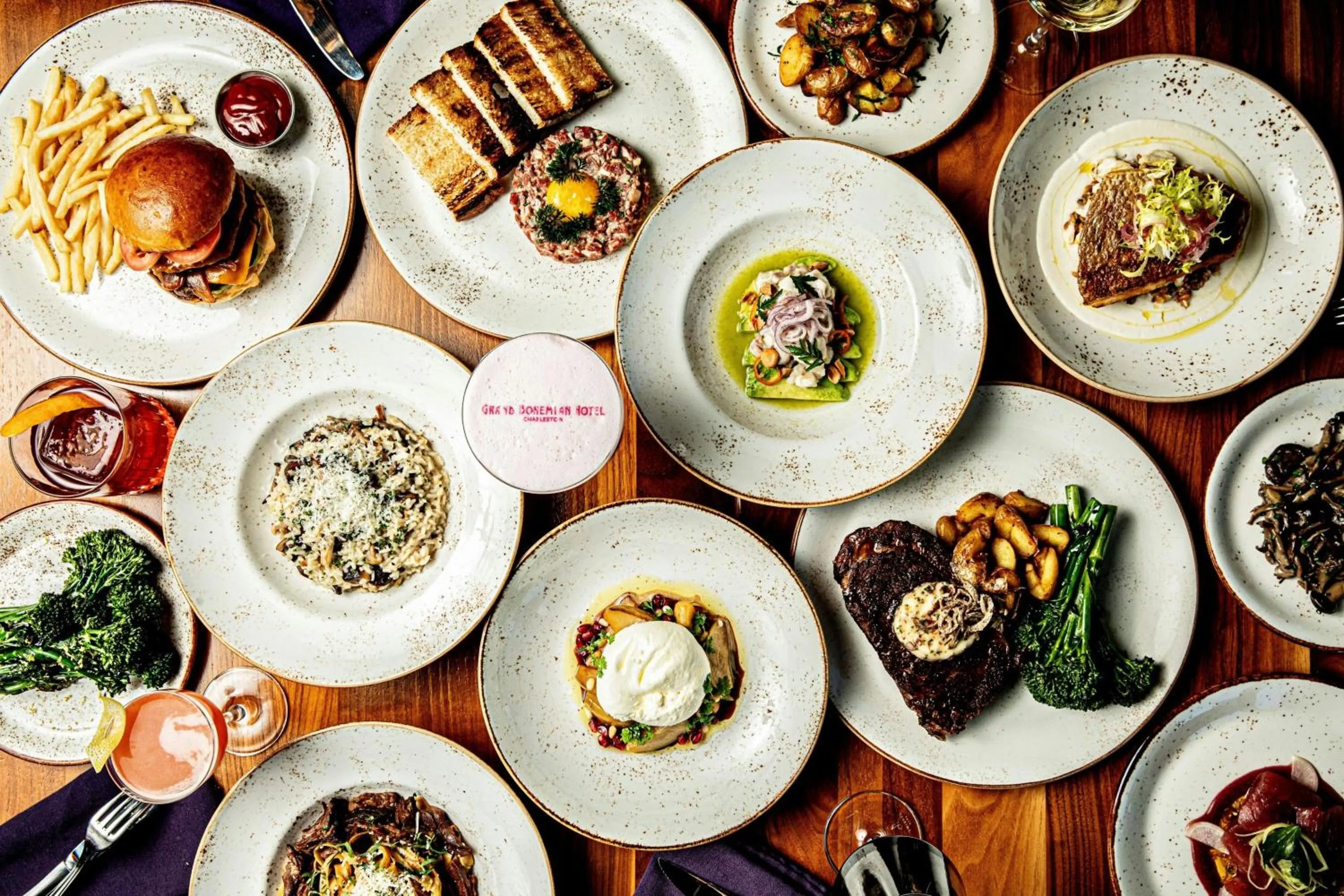 Lounge or bar in Grand Bohemian Charleston, Autograph Collection