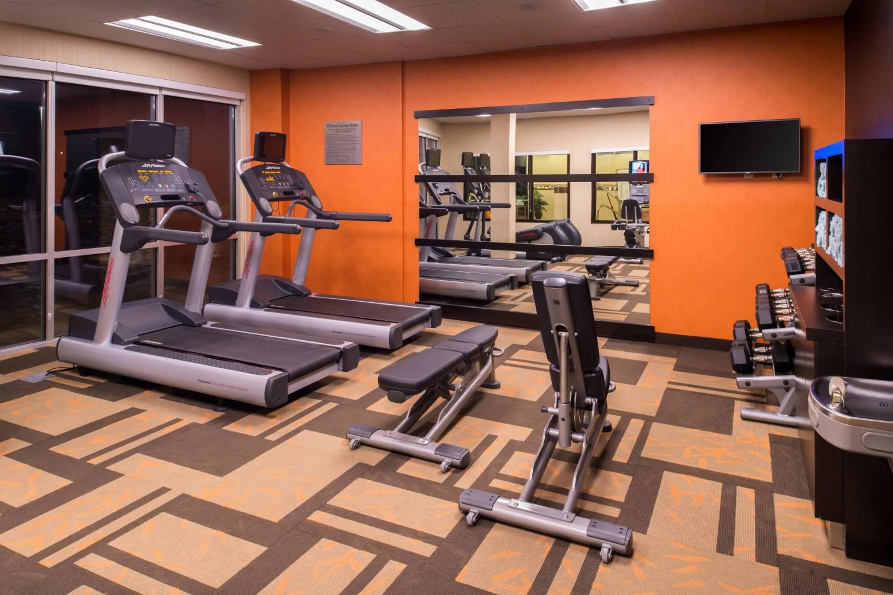 Fitness centre/facilities in Courtyard by Marriott Hot Springs