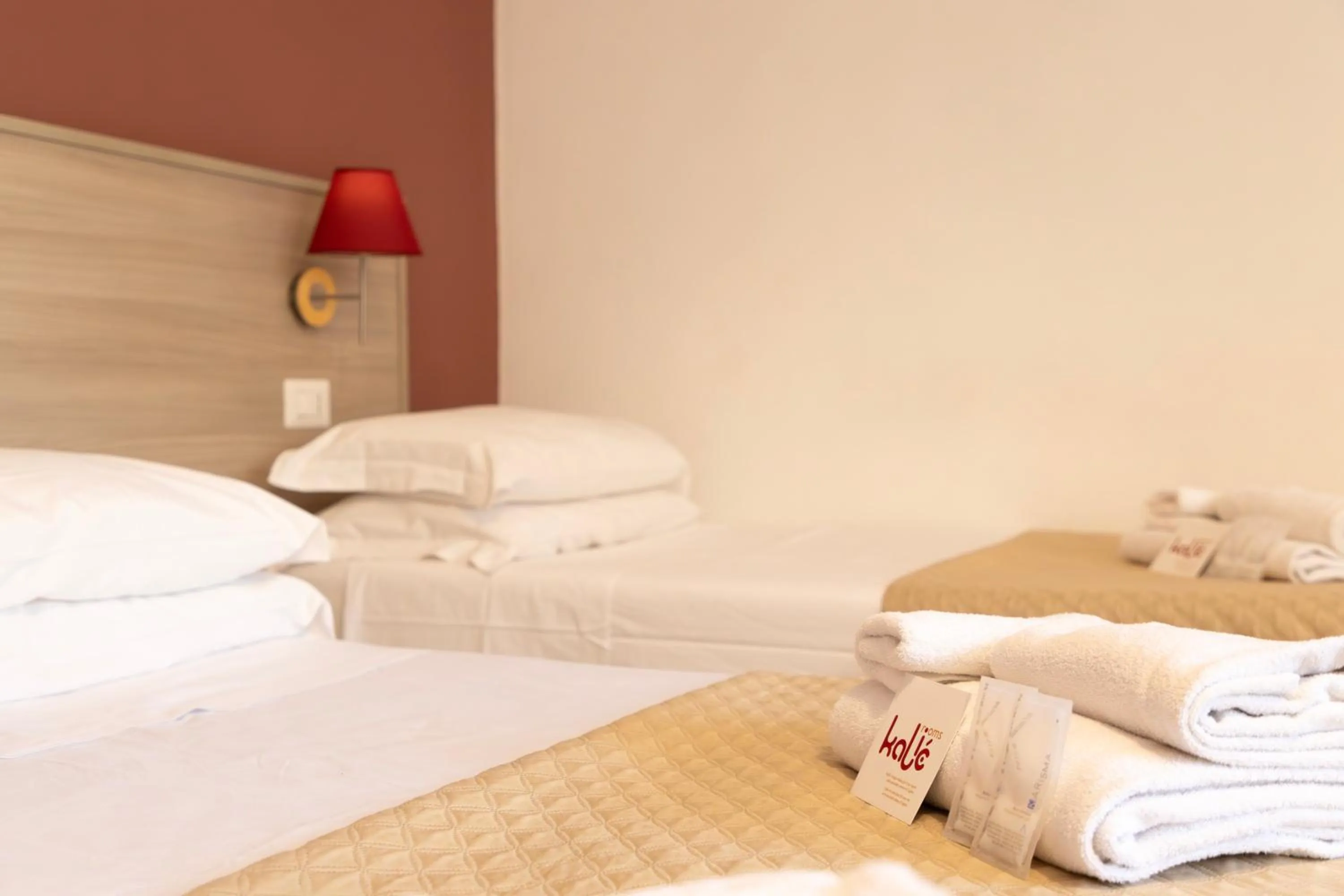 Bed in Kaliè Rooms Guest House