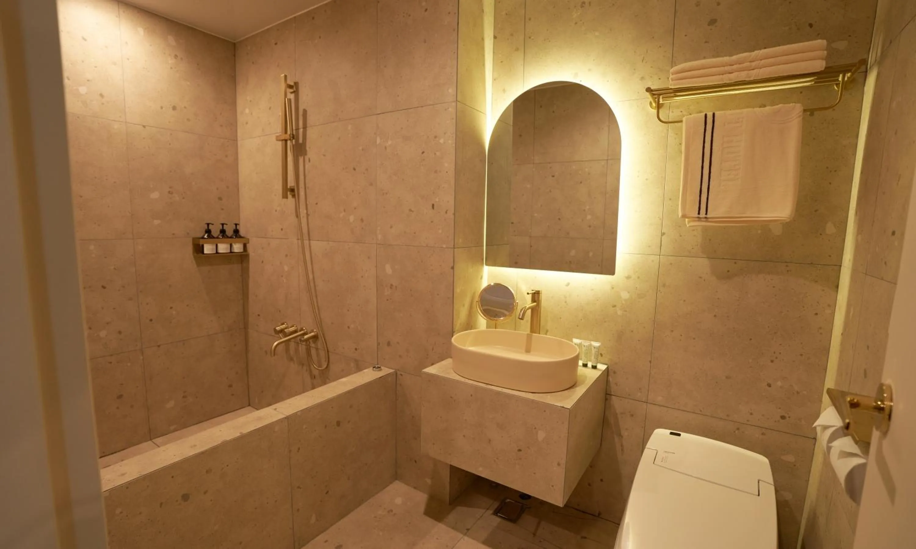 Shower in Brown Dot Hotel Gunsan Terminal Branch