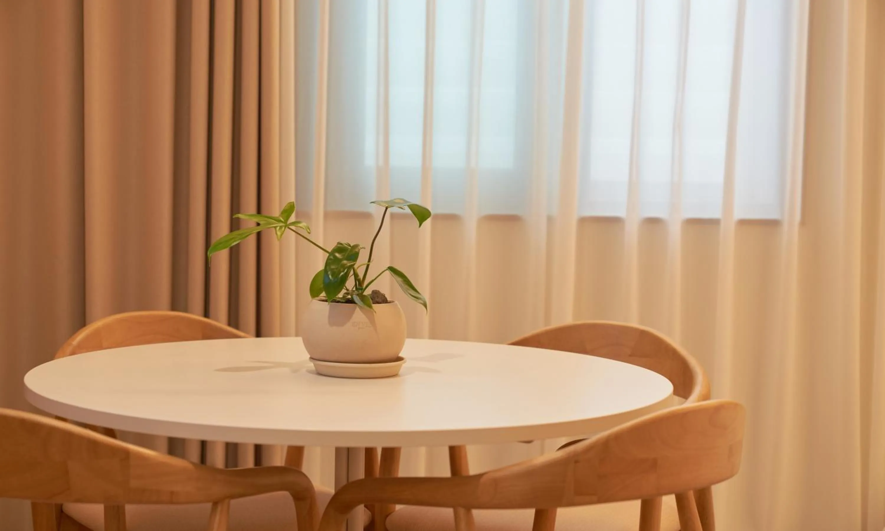 Seating area in Brown Dot Hotel Gunsan Terminal Branch
