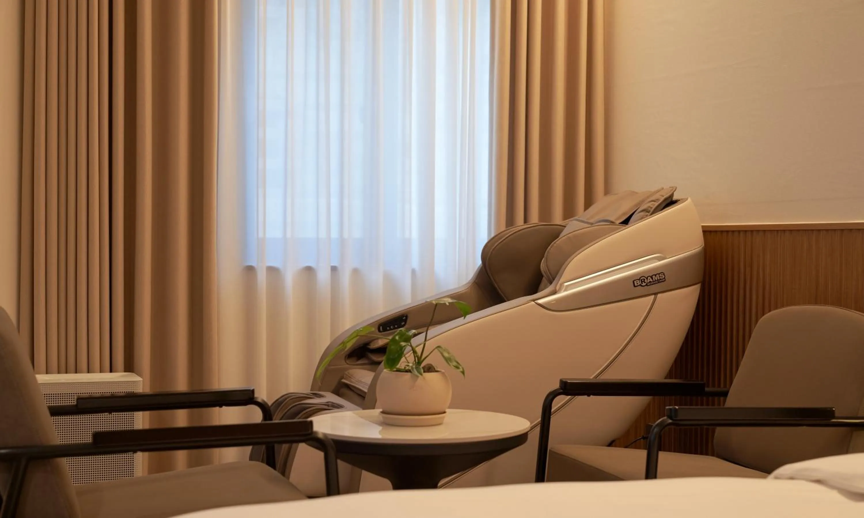 Seating area in Brown Dot Hotel Gunsan Terminal Branch