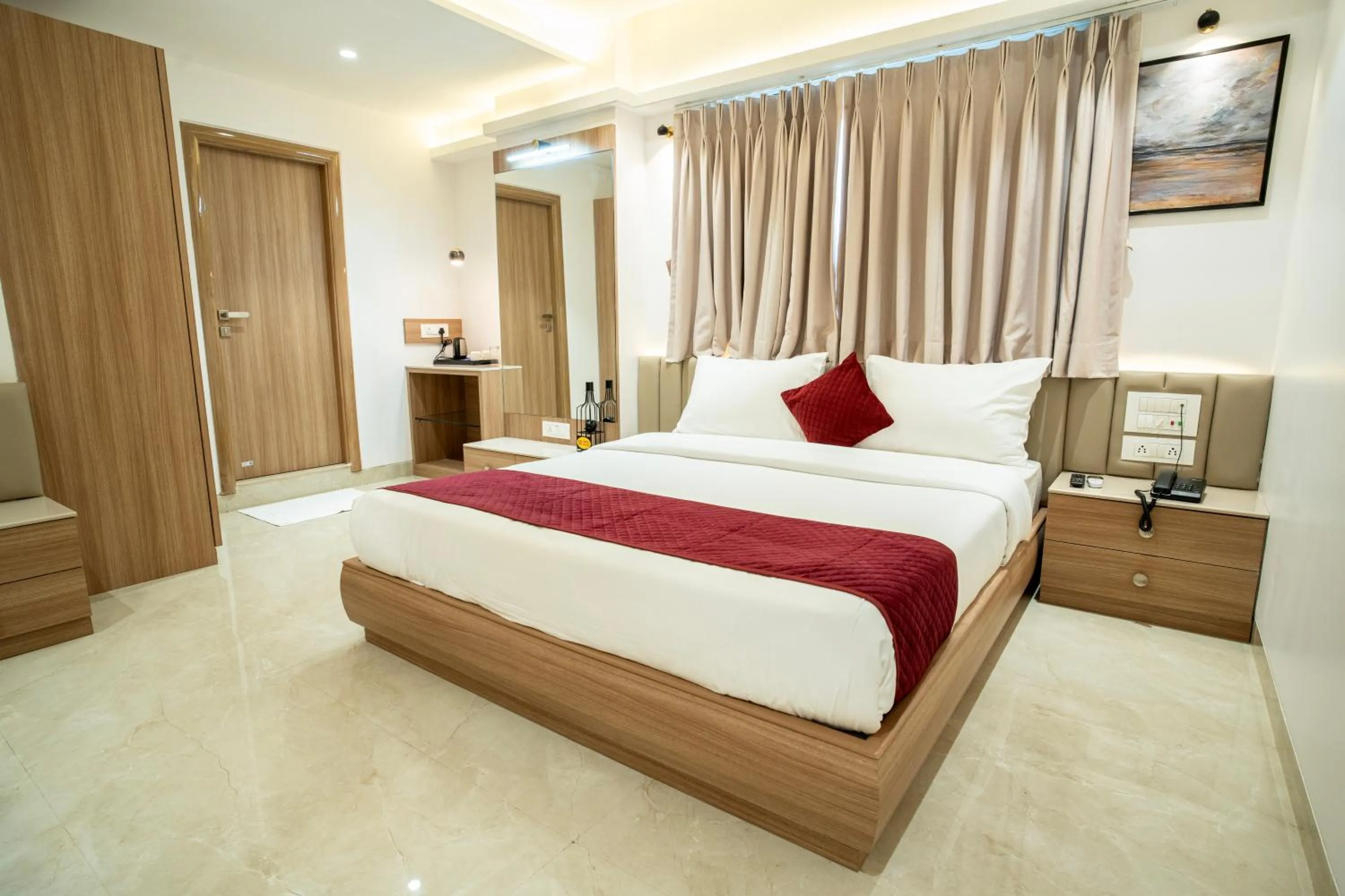 Bed in The Grand Murli Hotel, City Light Road, Surat