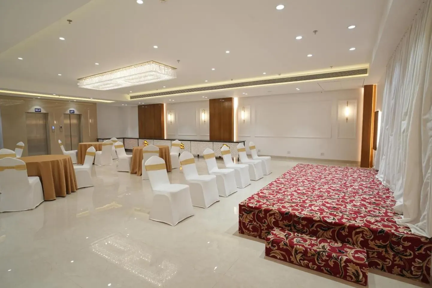 Banquet/Function facilities in The Grand Murli Hotel, City Light Road, Surat