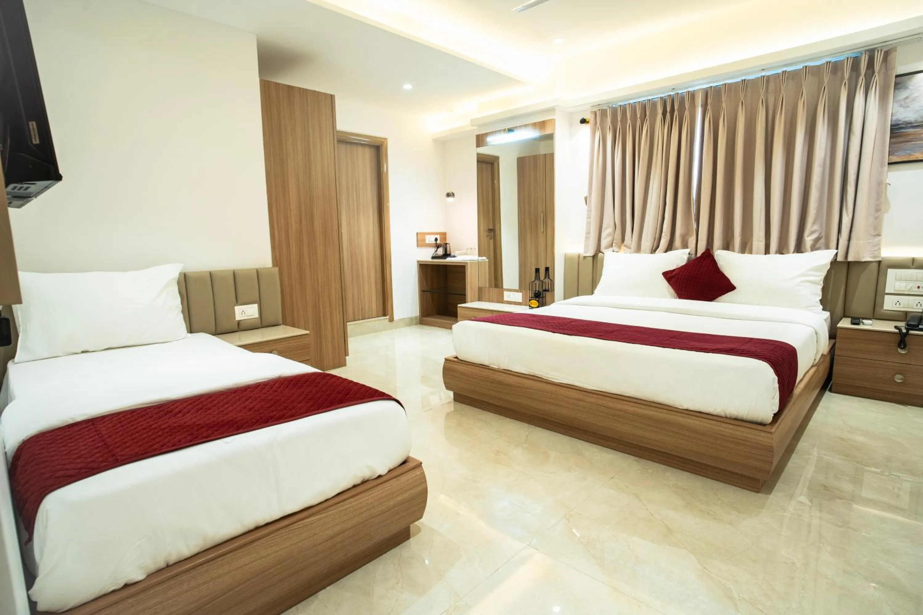 Bed in The Grand Murli Hotel, City Light Road, Surat