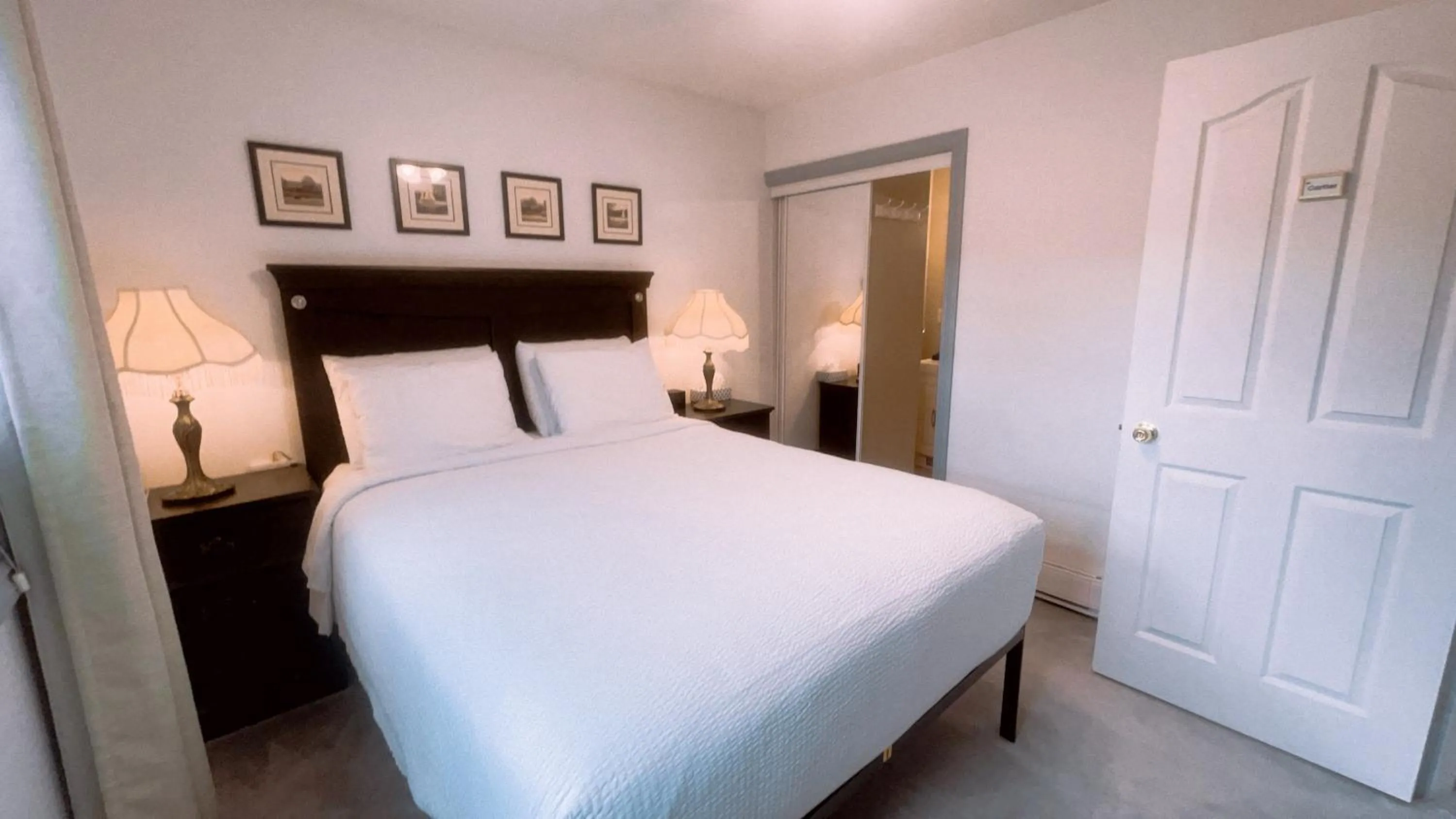 Bed in Cornerstone Bed and Breakfast