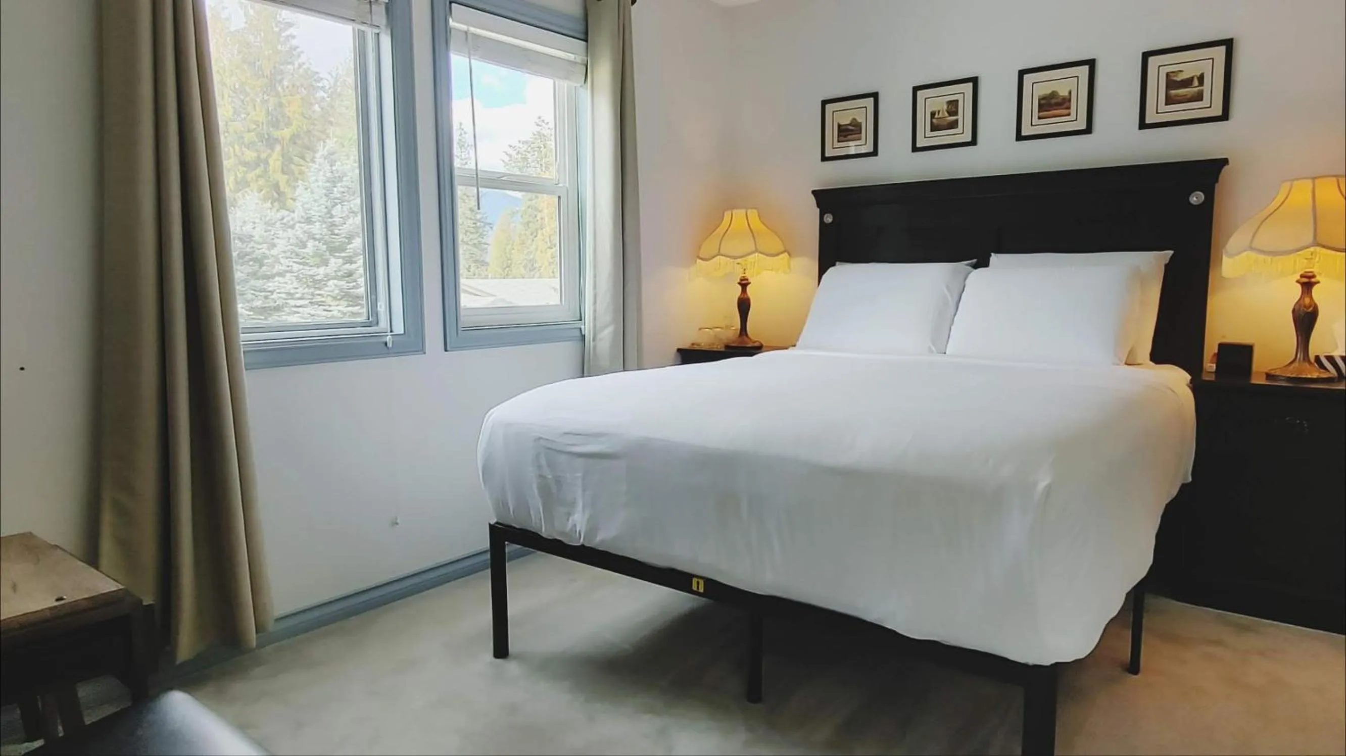 Bed in Cornerstone Bed and Breakfast