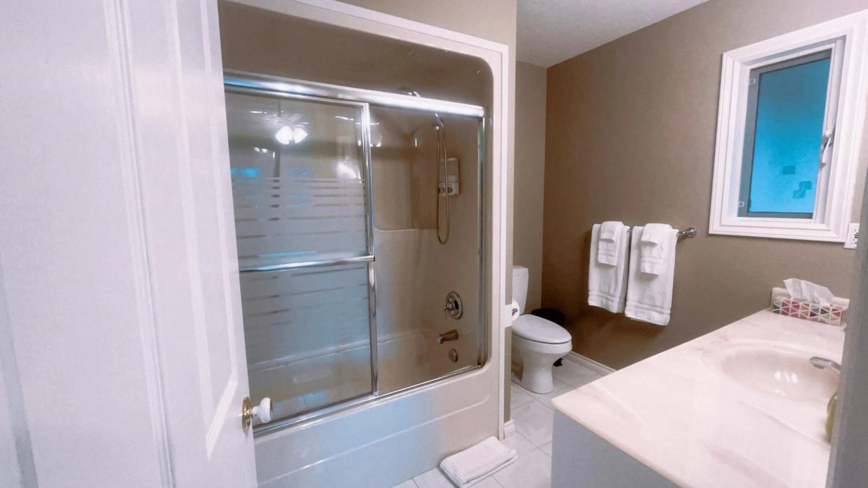 Bed in Cornerstone Bed and Breakfast