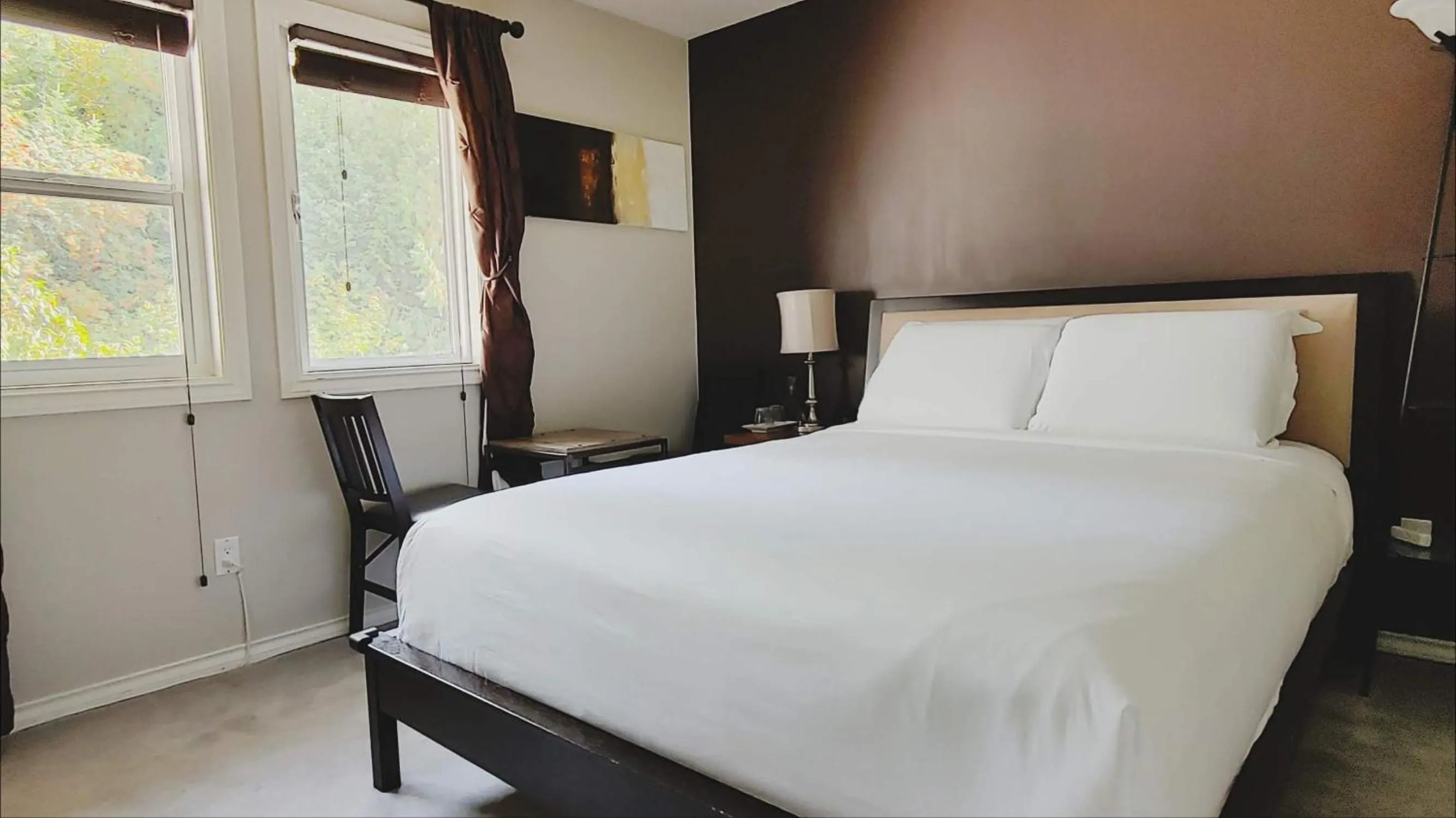 Bed in Cornerstone Bed and Breakfast