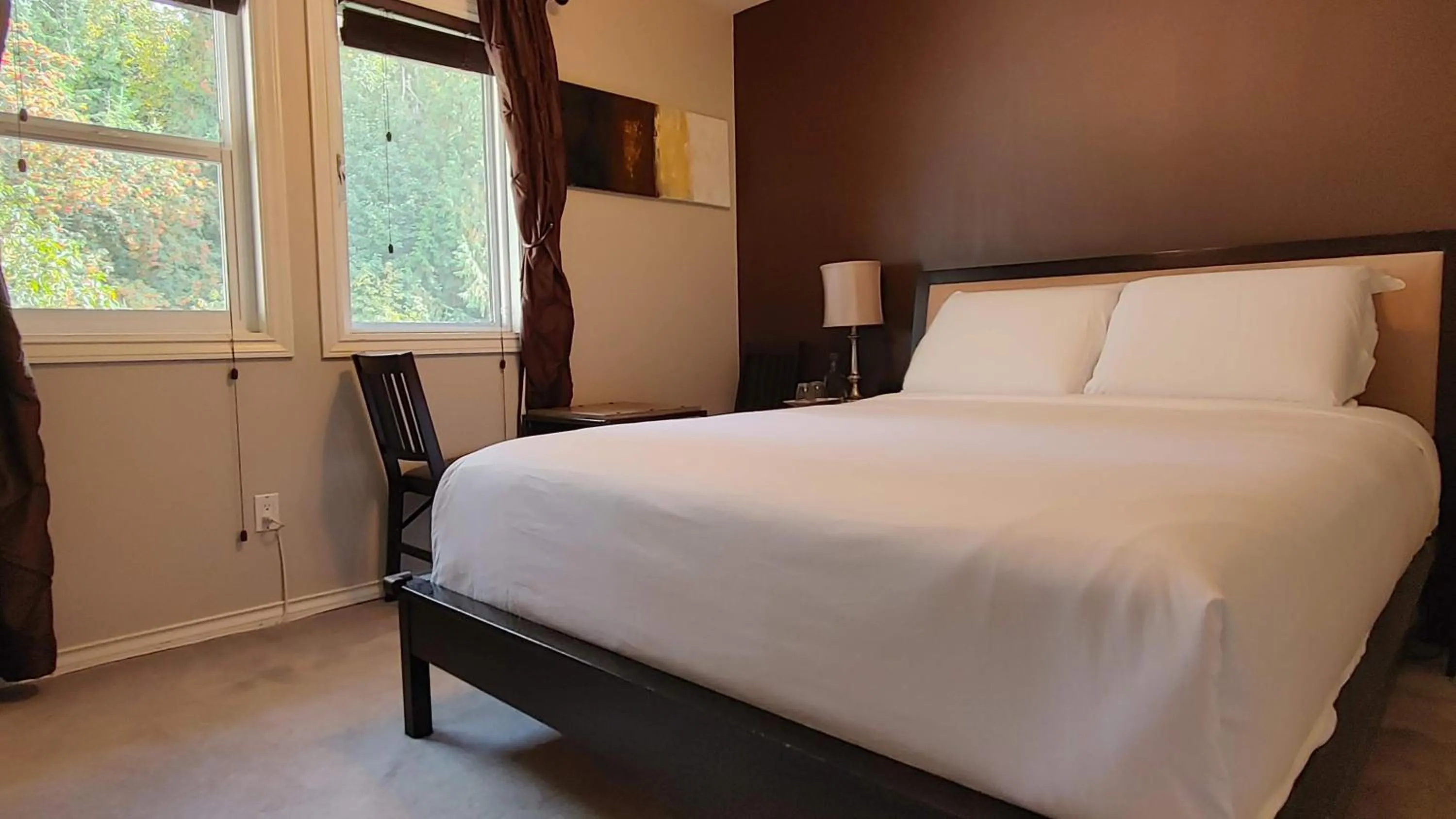 Bed in Cornerstone Bed and Breakfast