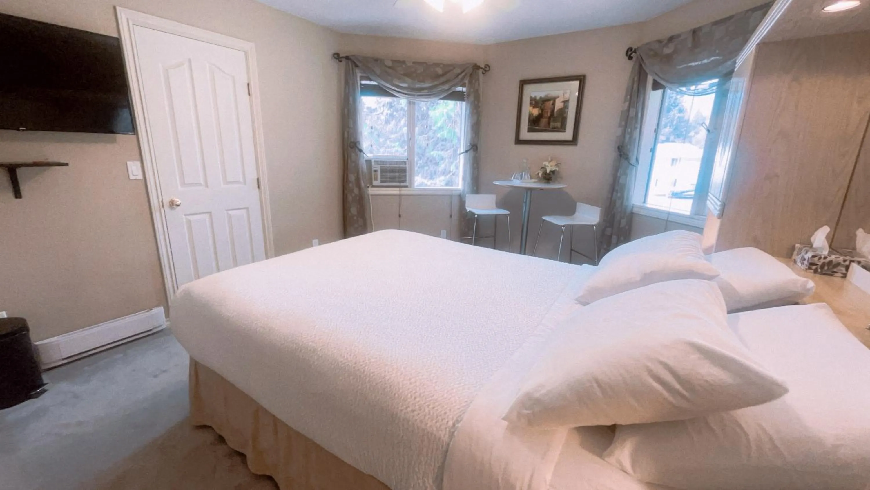 Bed in Cornerstone Bed and Breakfast