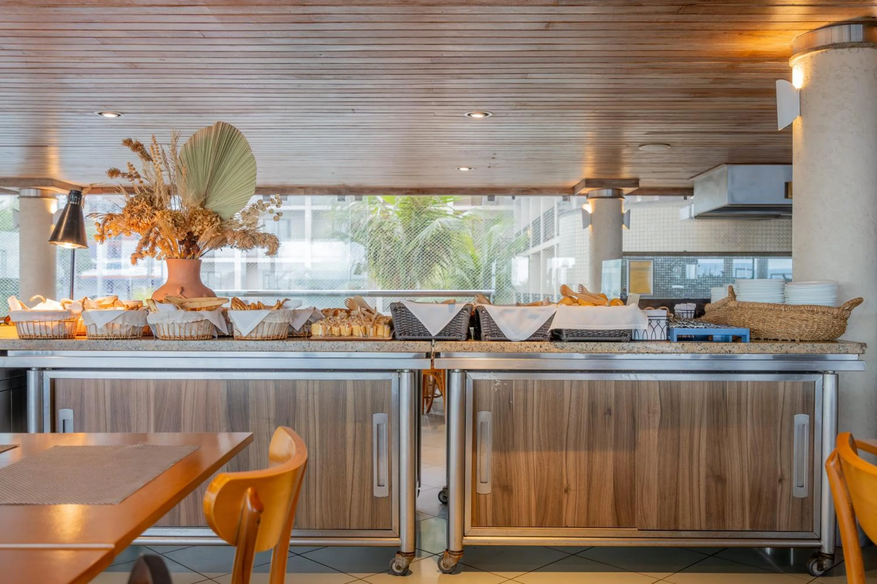 Restaurant/places to eat in Afago Mareiro Hotel