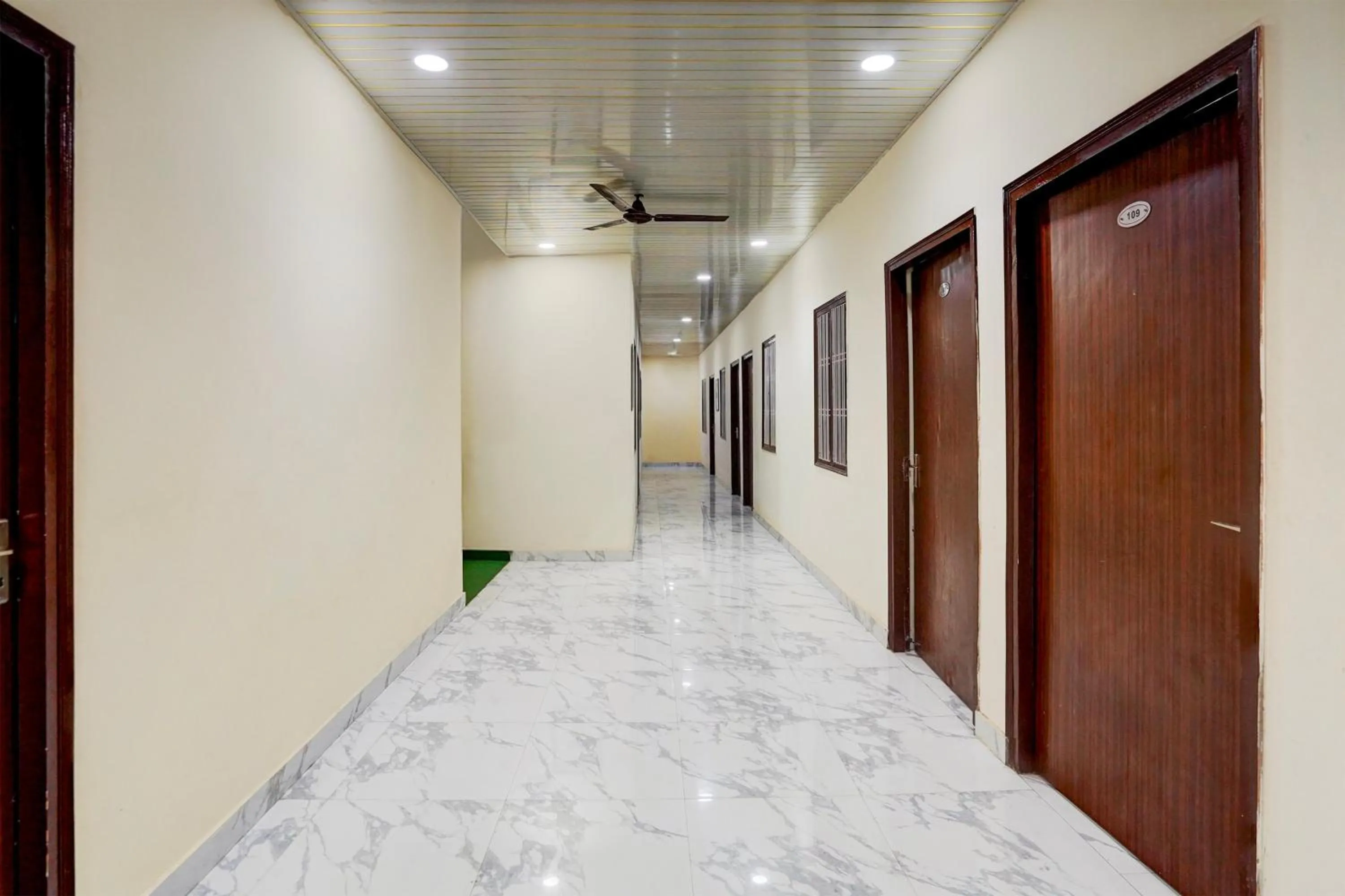 Lobby or reception in Super Collection O Govind Vihar Matiyari Formerly Saffron