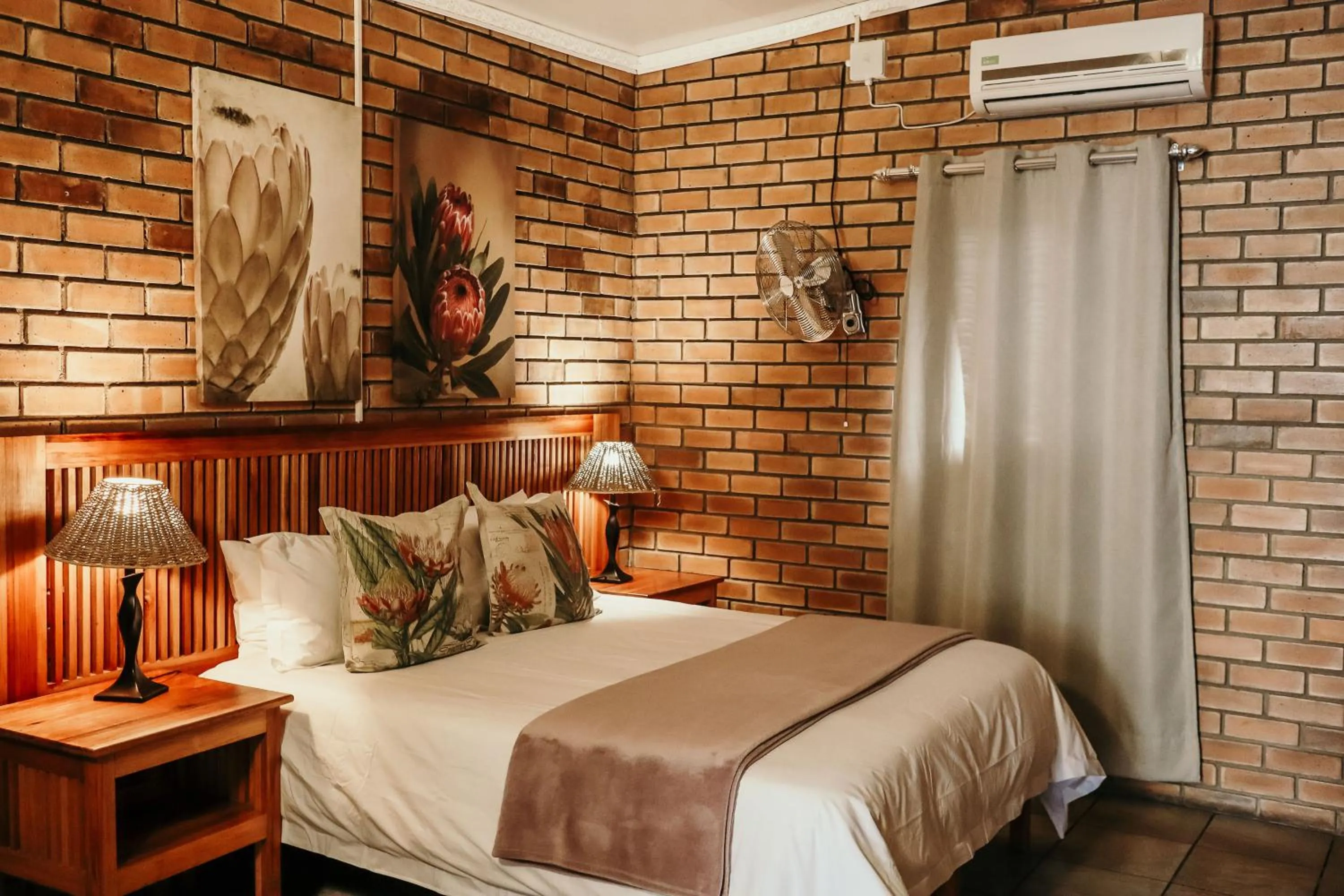 Bed in A Traveller's Palm