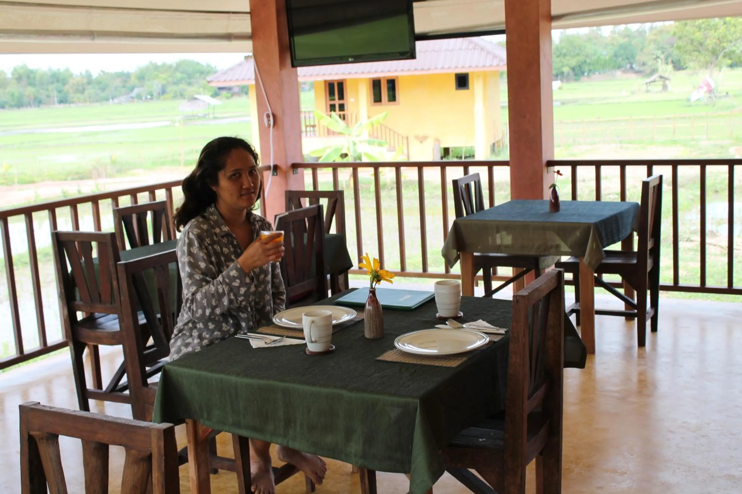 Restaurant/places to eat in Country Retreat