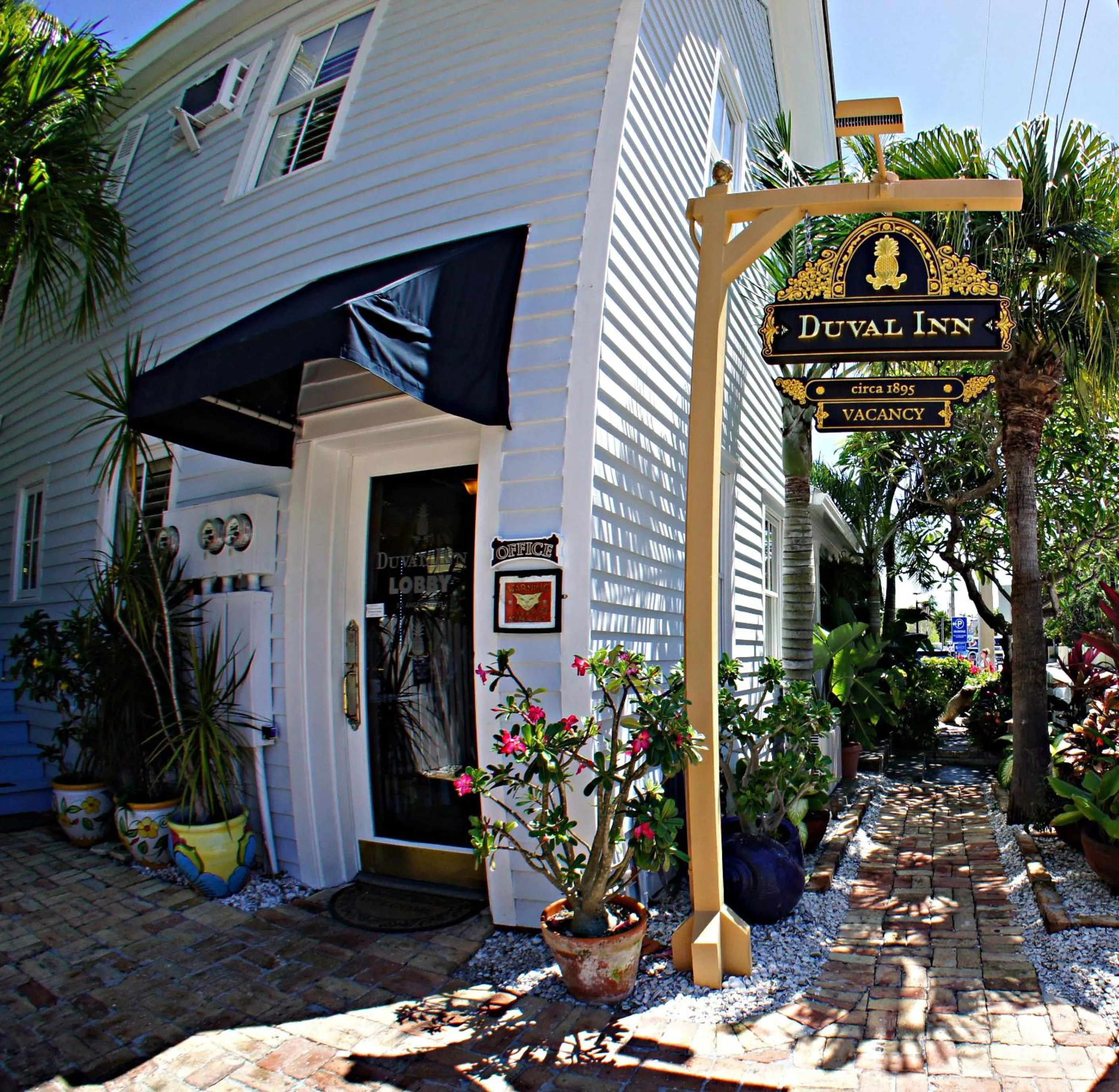 Facade/entrance in Duval Inn - Key West