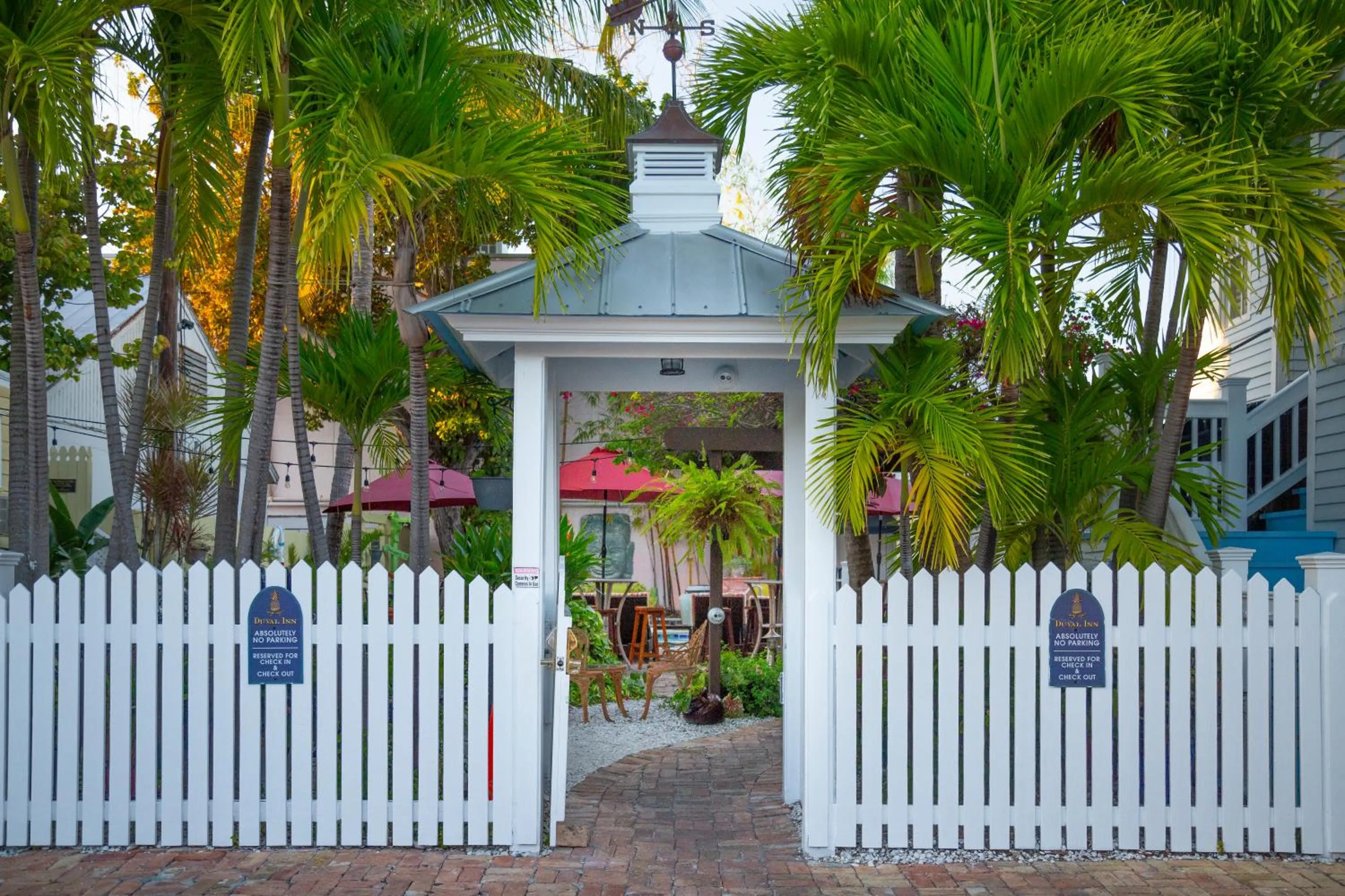 Facade/entrance in Duval Inn - Key West