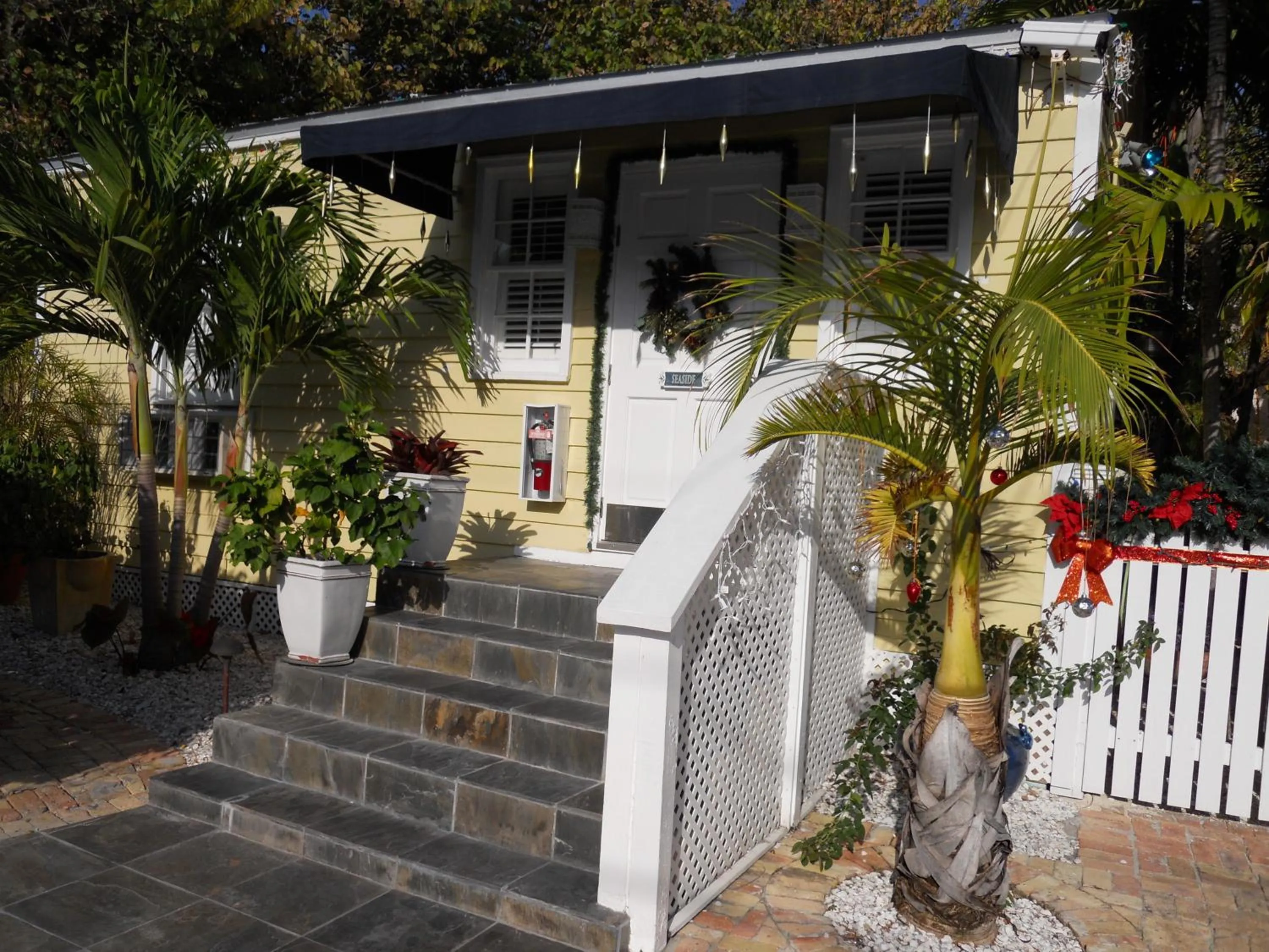 Facade/entrance in Duval Inn - Key West