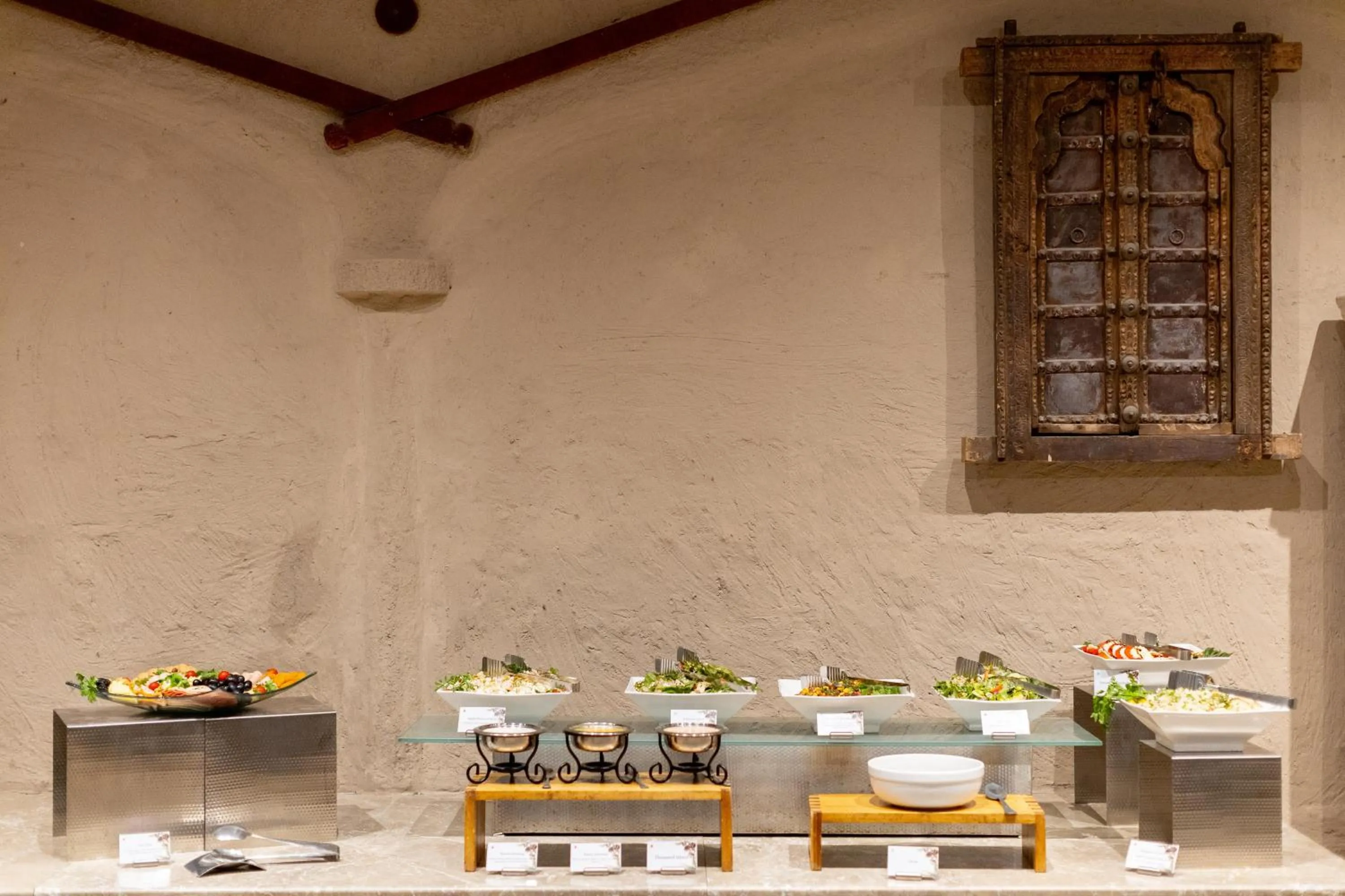 Restaurant/places to eat in Thousand Nights Camp