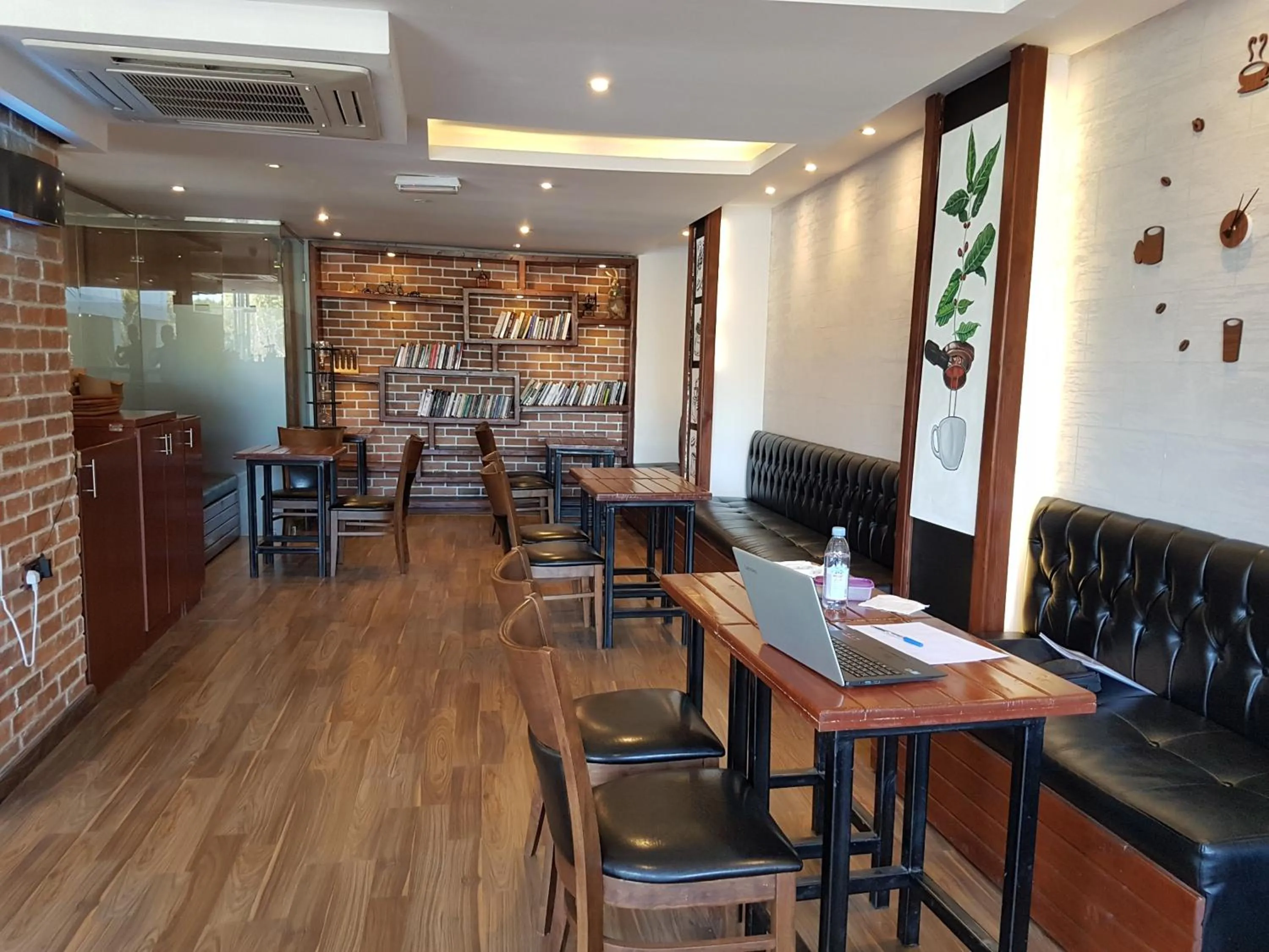 Lounge or bar in ماجيك سويت ابوحليفة Magic Suite Abu Halifa