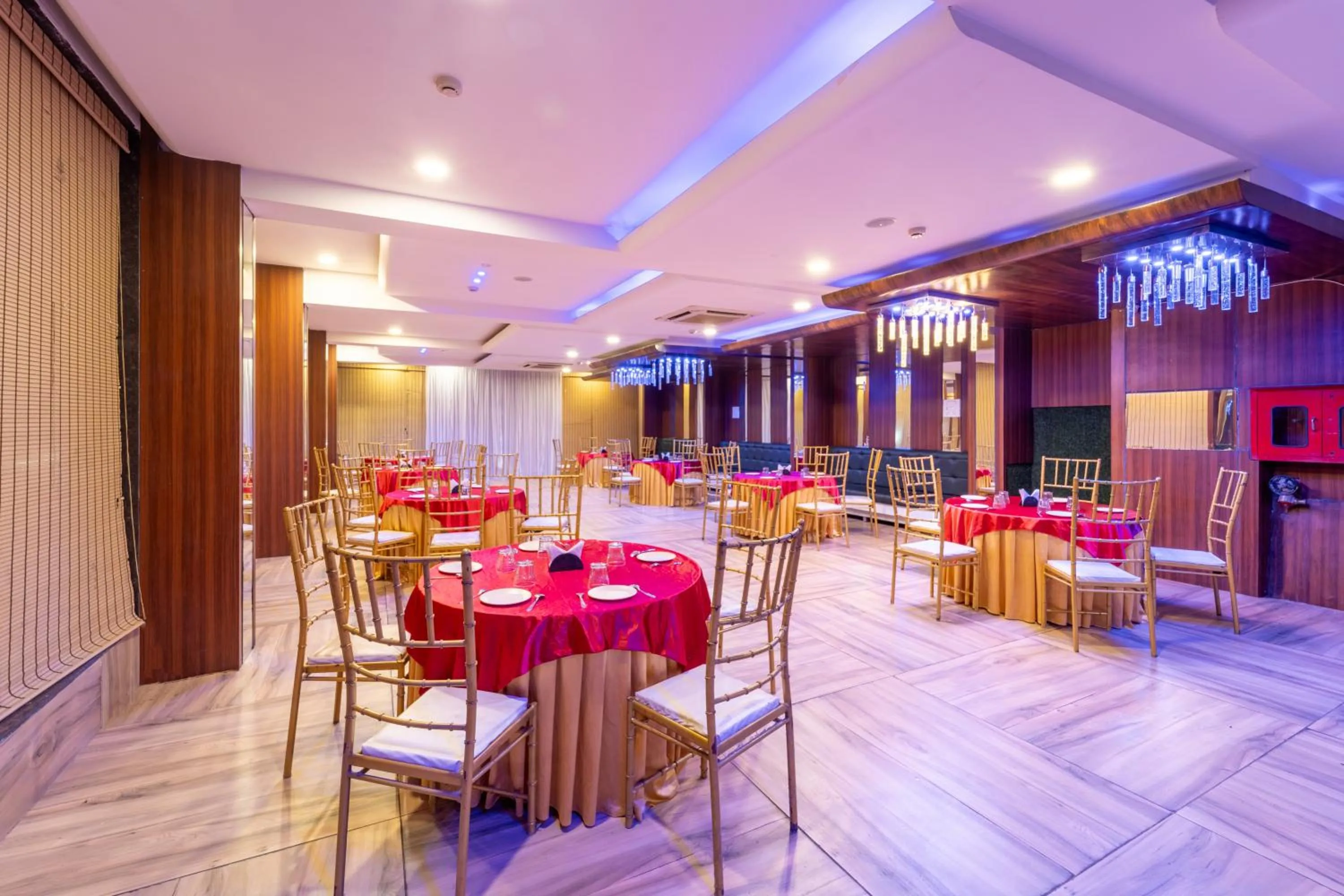 Restaurant/places to eat in Treebo Musk