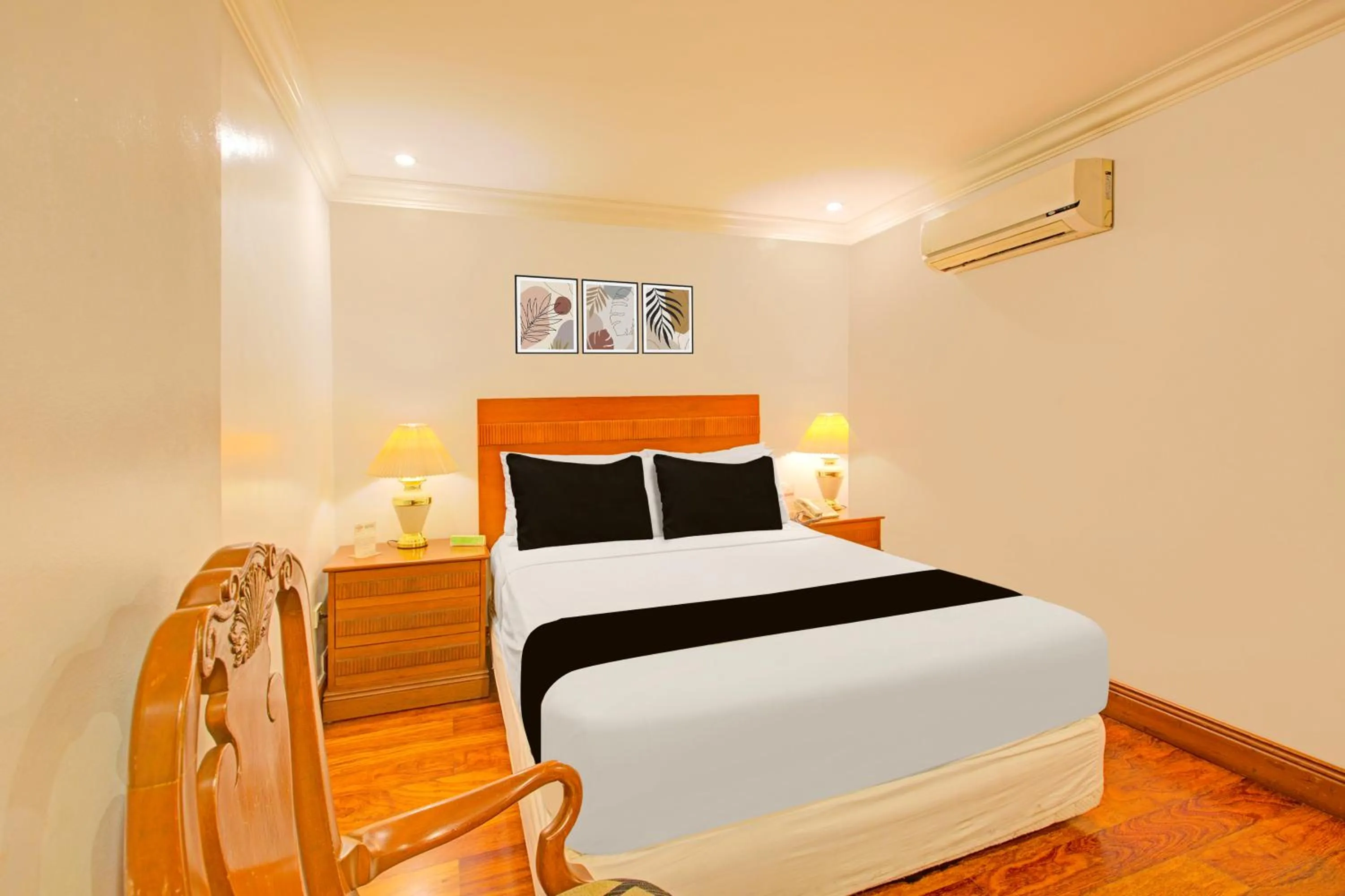 Bedroom, Bed in Townhouse OAK Makati Manila Near PNR Pasay Evangelista formerly VIP Suites
