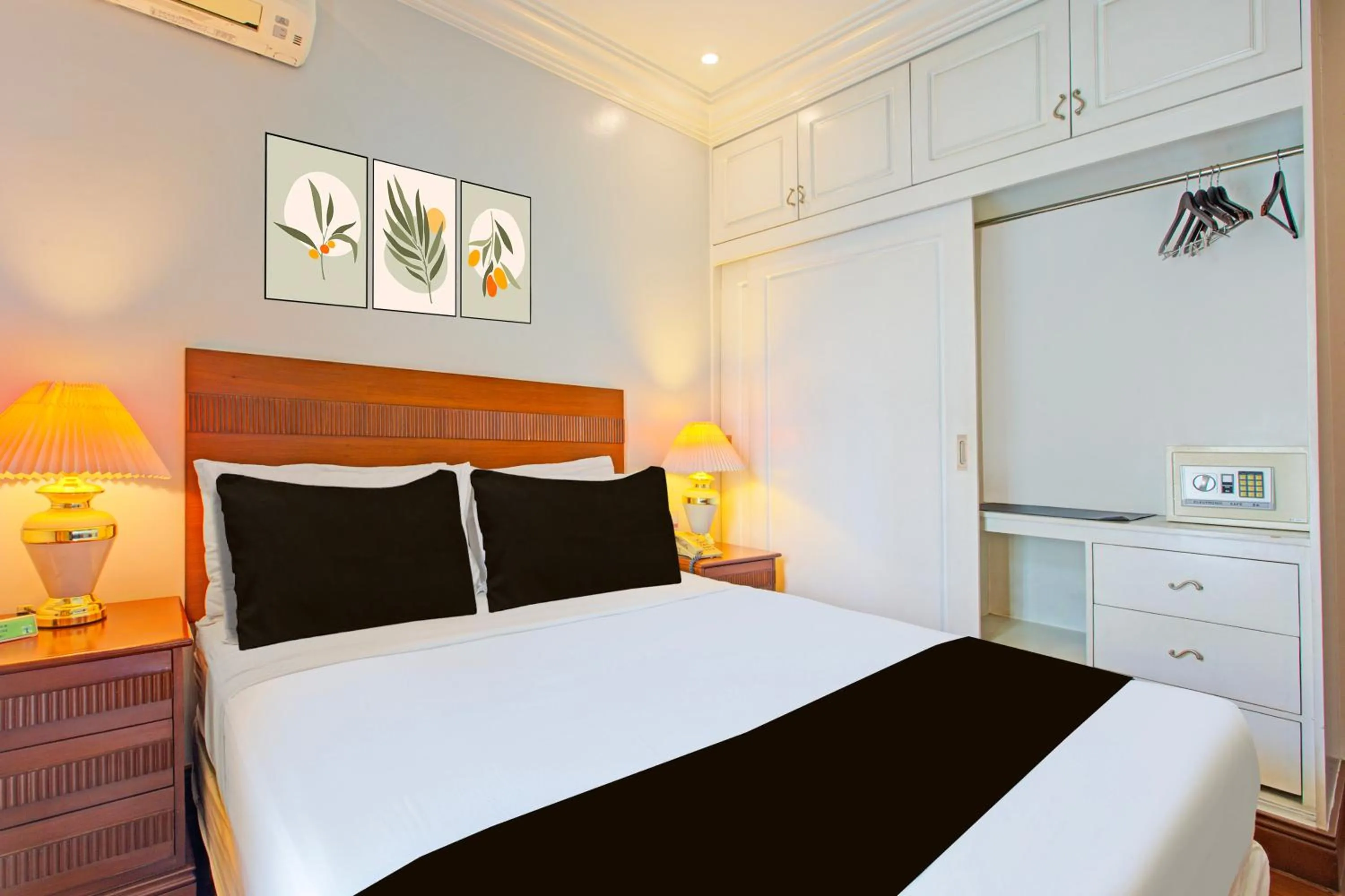 Bedroom, Bed in Townhouse OAK Makati Manila Near PNR Pasay Evangelista formerly VIP Suites