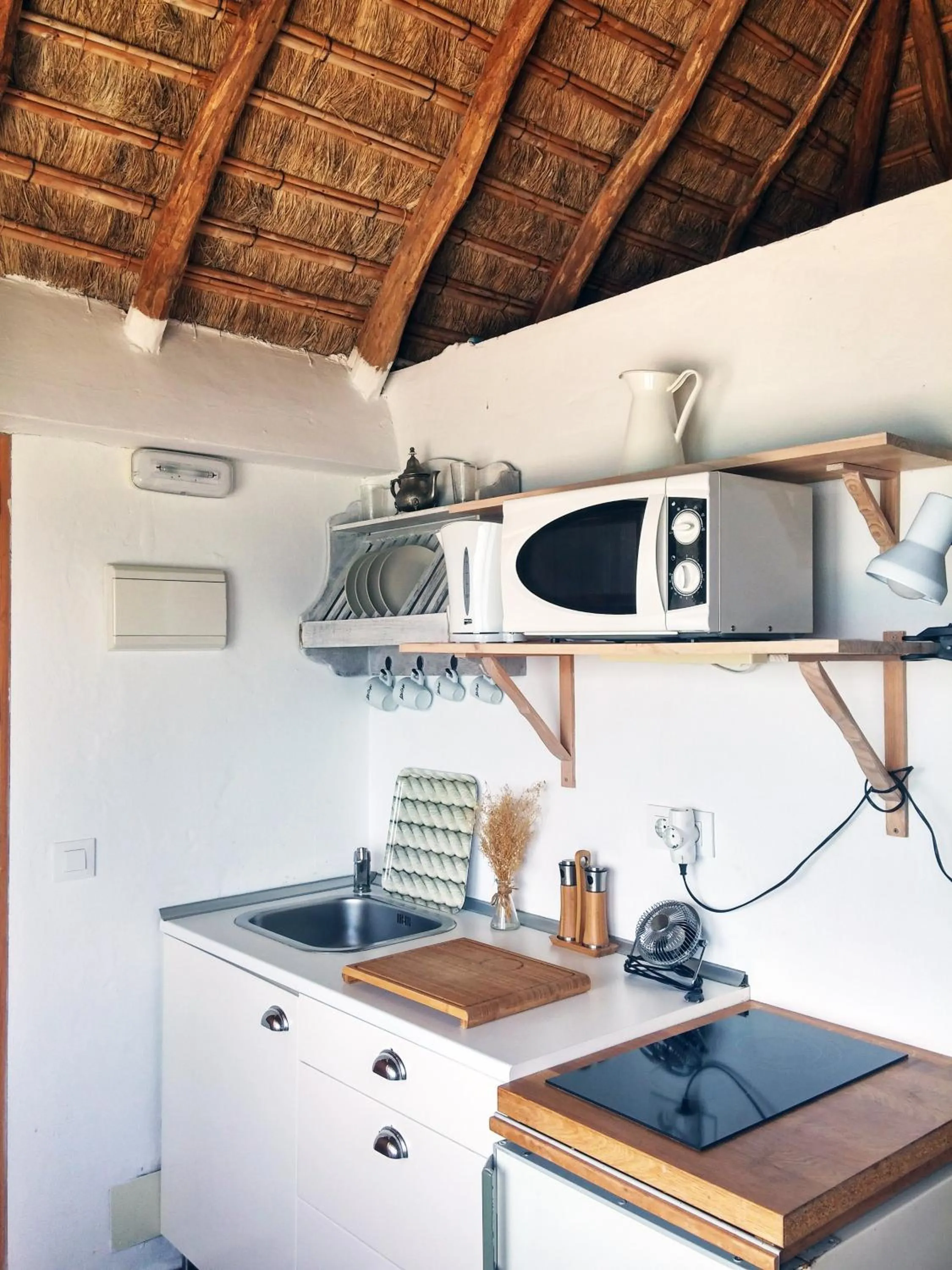 Kitchen or kitchenette in Bungalows Los Castillejos