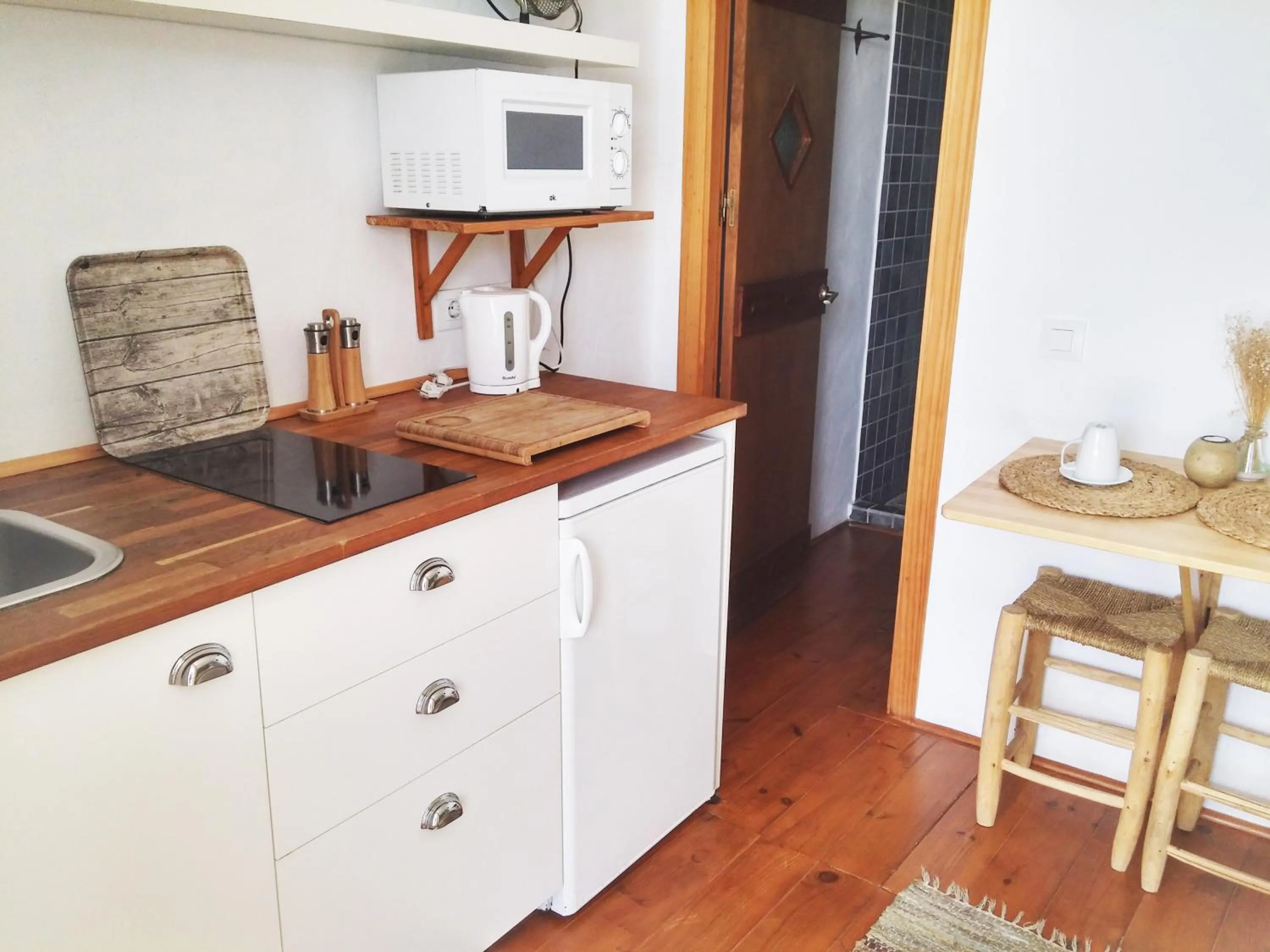 Kitchen or kitchenette in Bungalows Los Castillejos