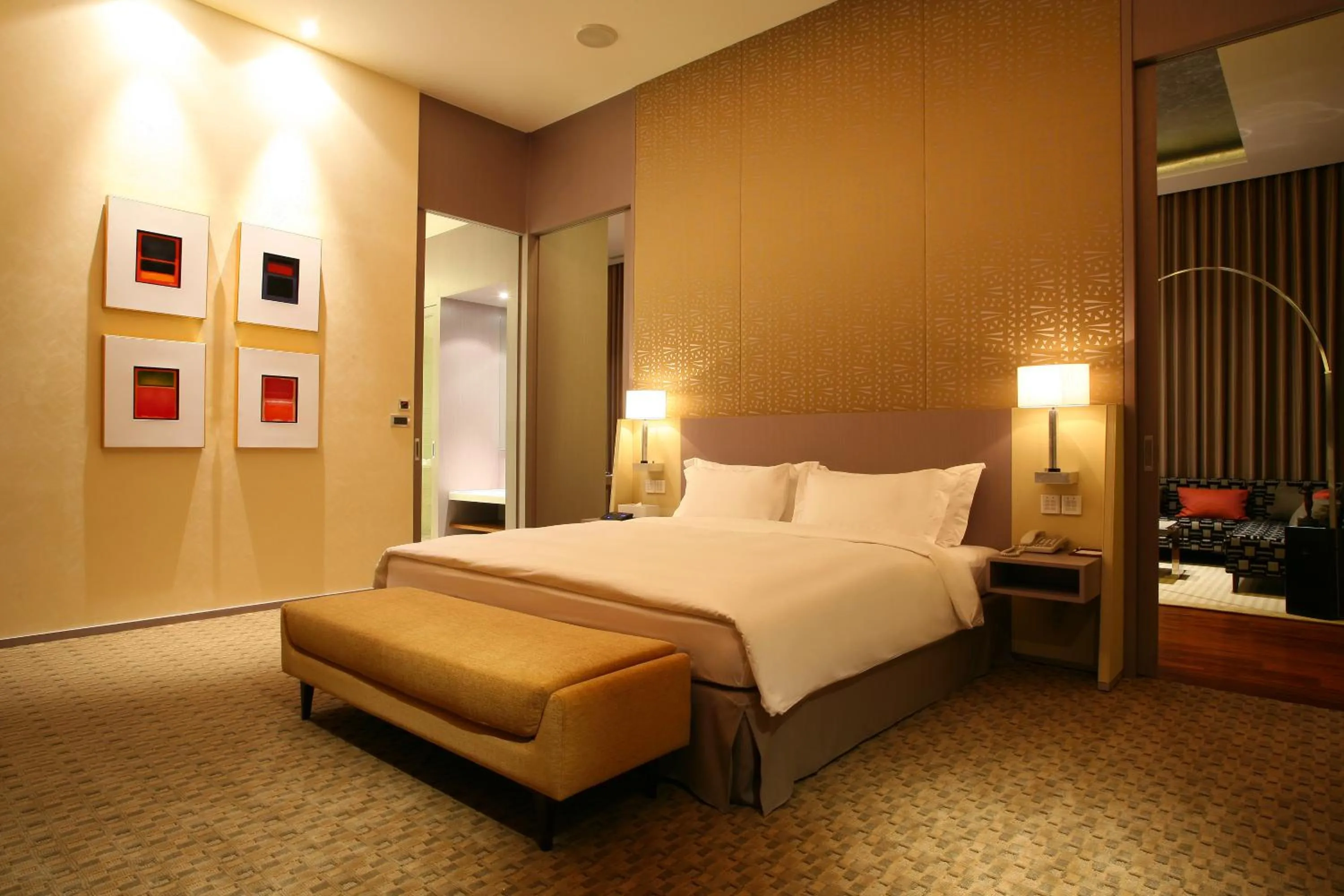 Bed in Hung's Mansion