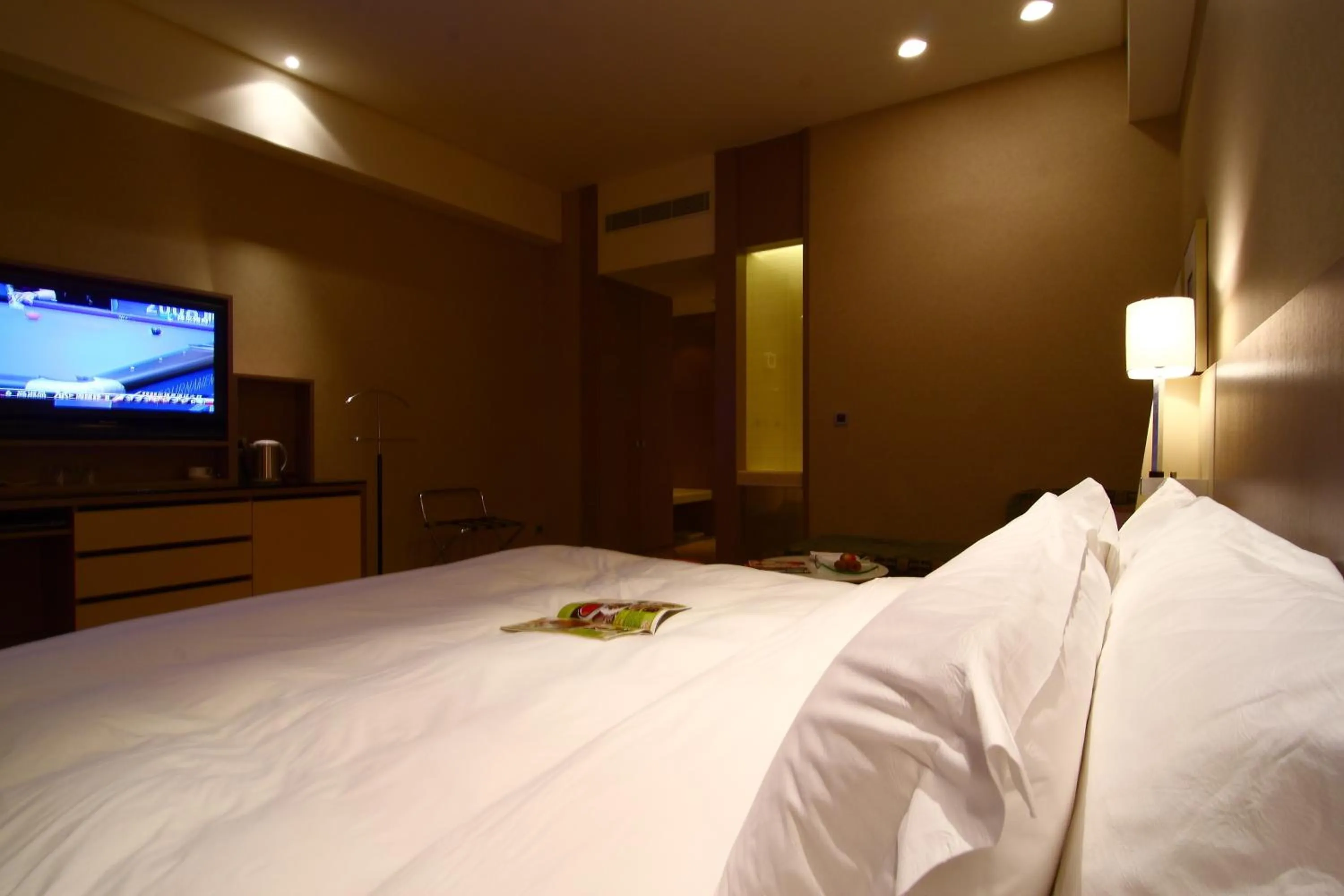 Photo of the whole room, Bed in Hung's Mansion