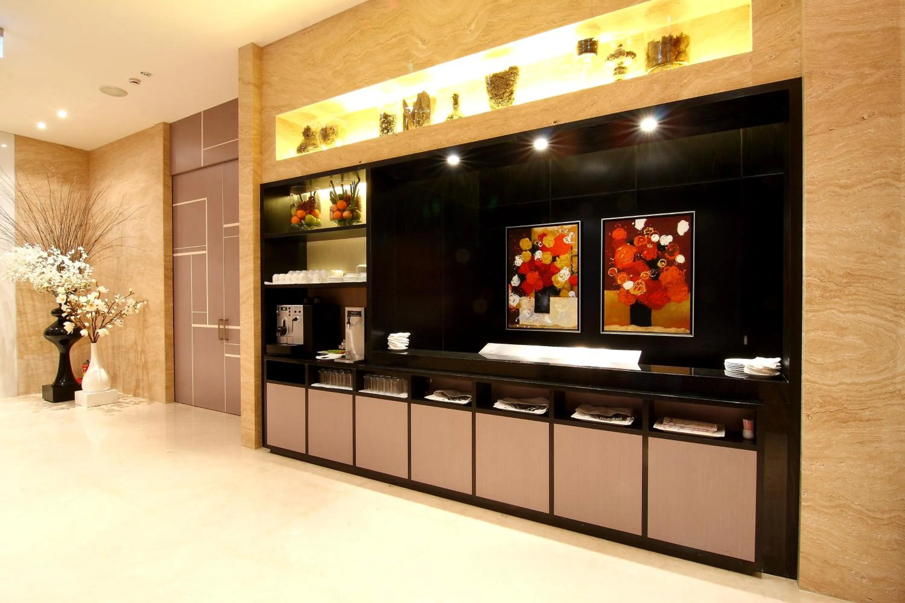 Restaurant/places to eat in Hung's Mansion