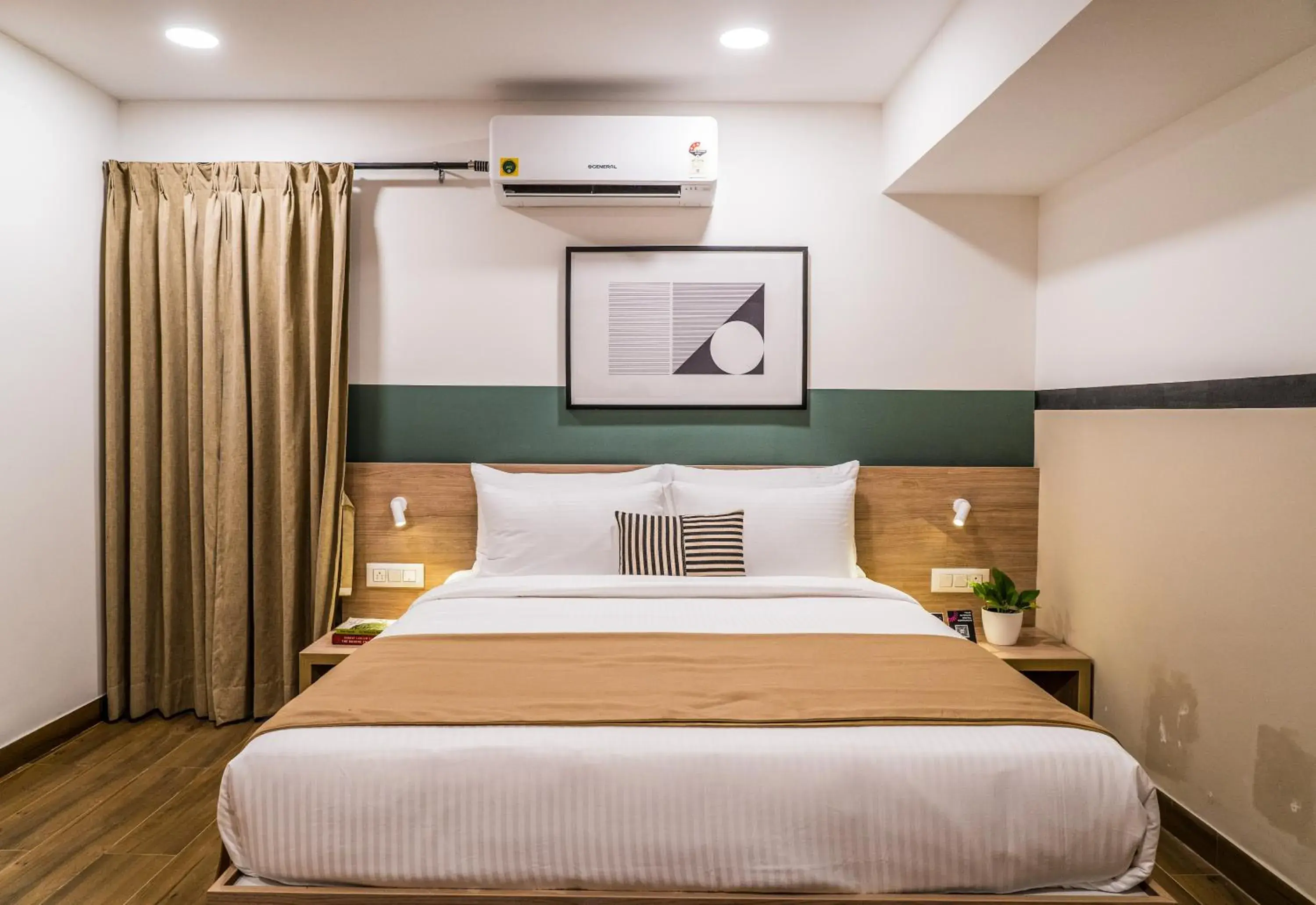 Double Room with Balcony in Olive Hotel Millers Road by Embassy Group Double Room with Balcony in Olive Hotel Millers Road by Embassy Group