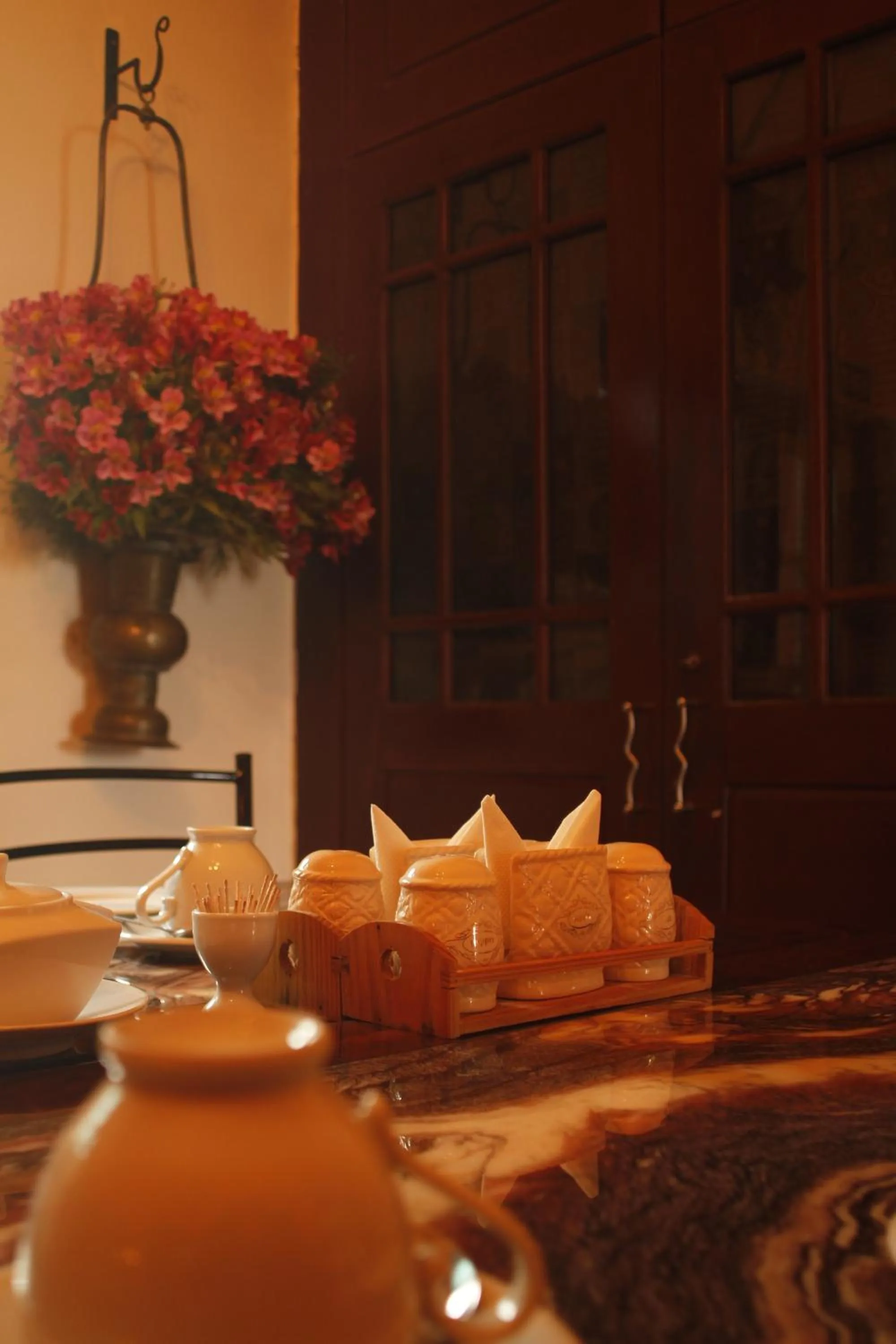 Restaurant/places to eat in House of Leisure