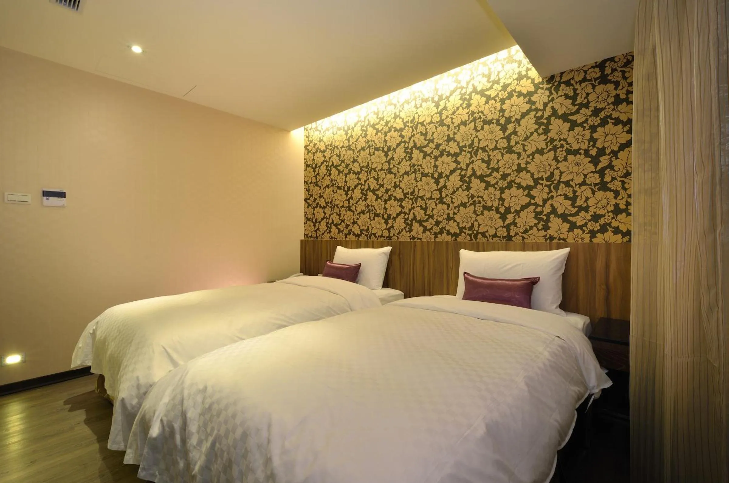 Bedroom, Bed in 欣欣時尚旅店松山站